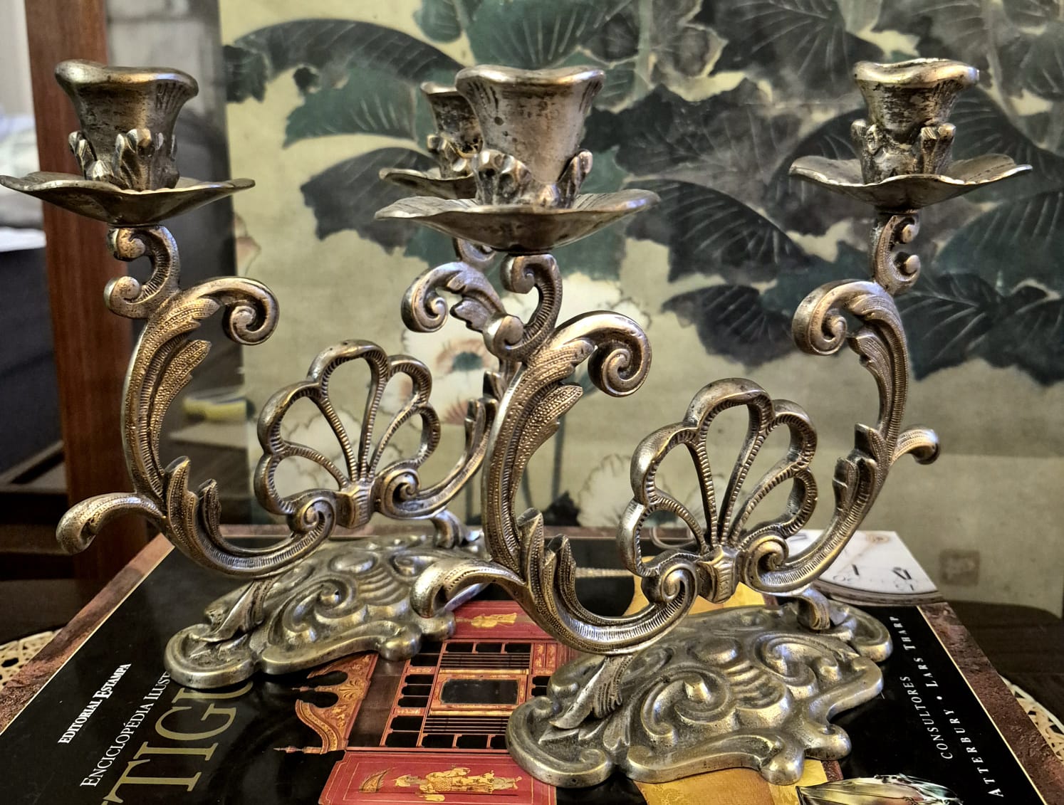 Par de Castiçais Art Noveau antigos em bronze maciço para 2 velas 