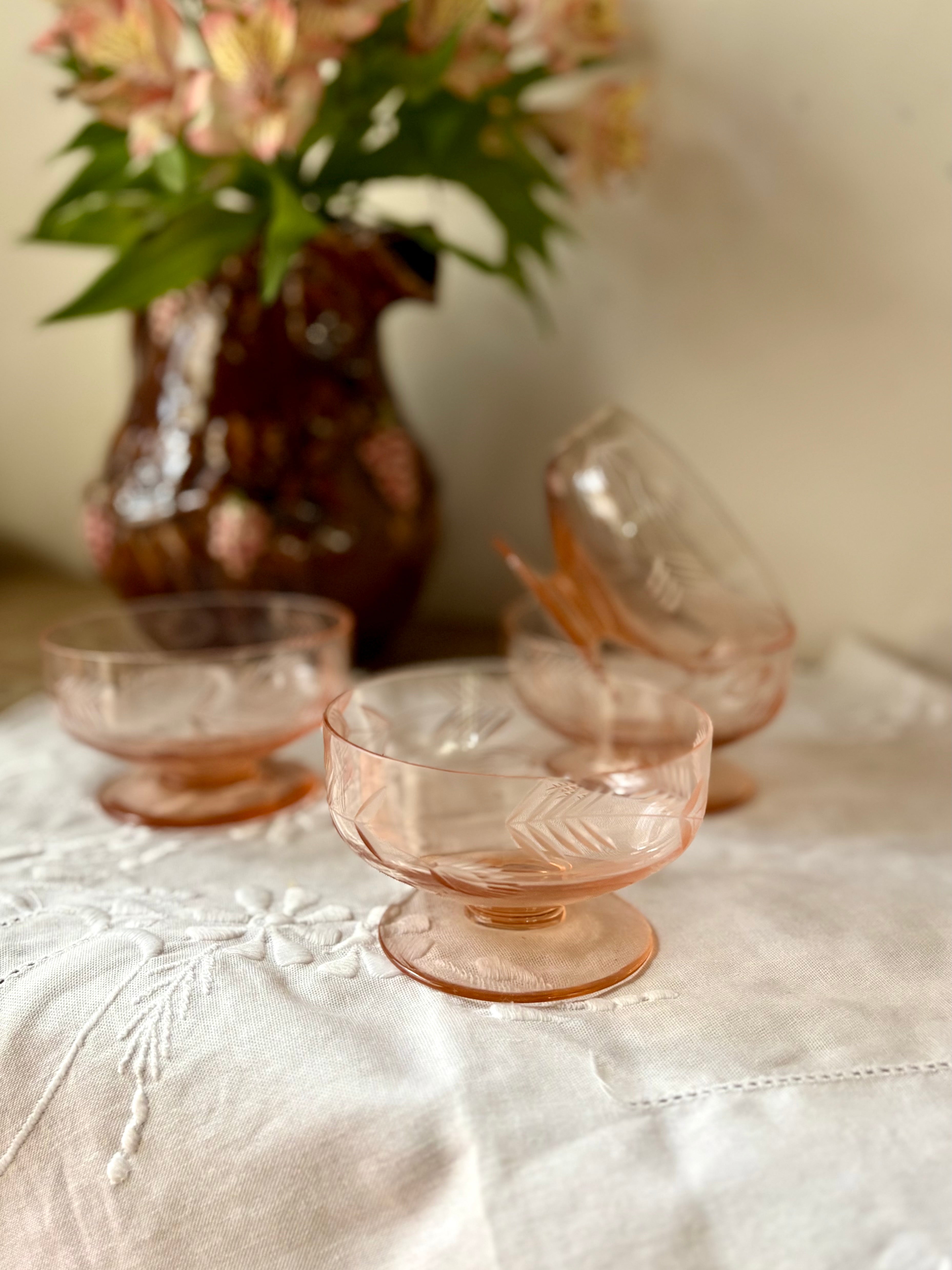 Conjunto para sobremesa em vidro lapidado rosa