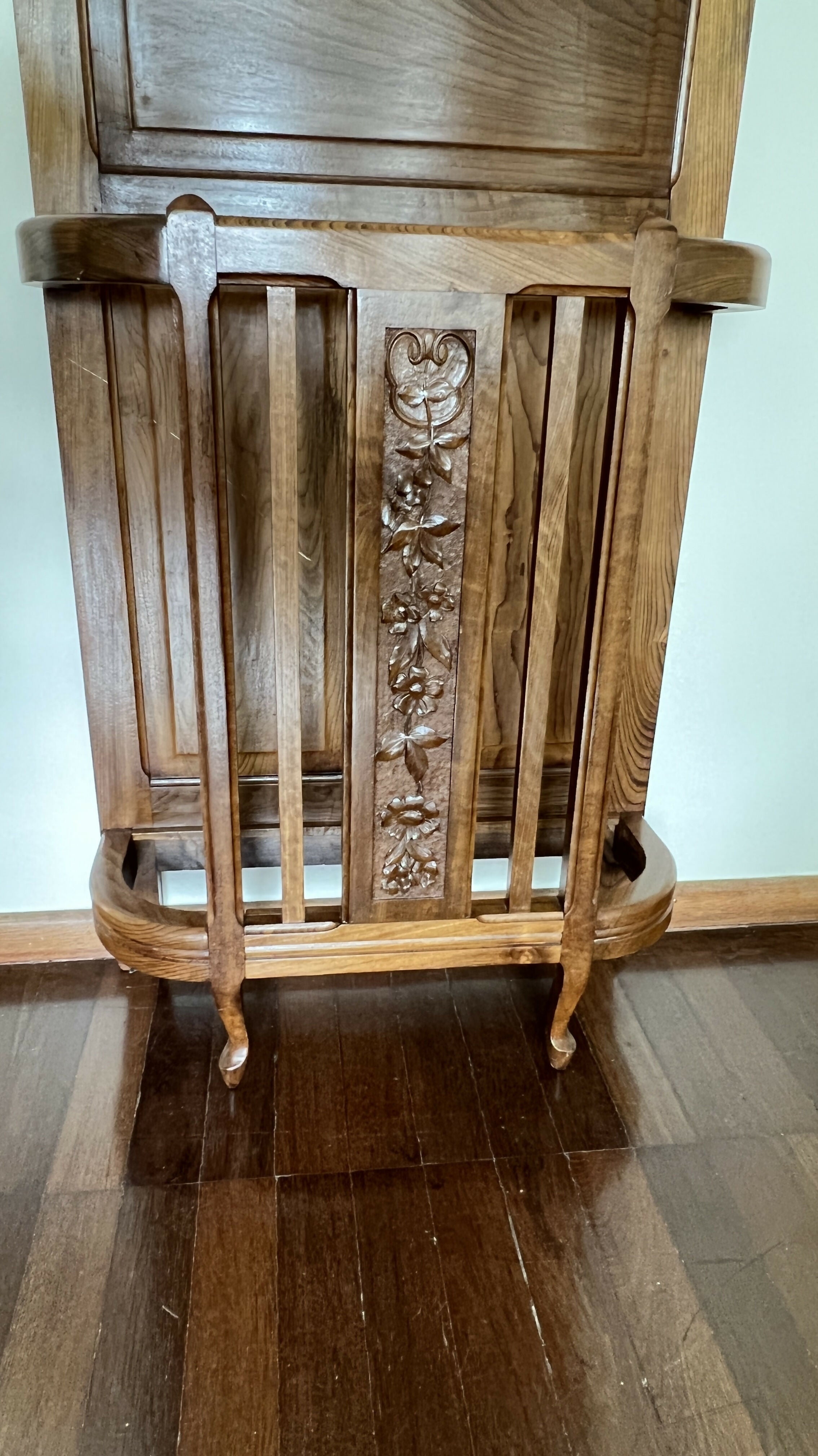 Chapeleira Linda em madeira maciça