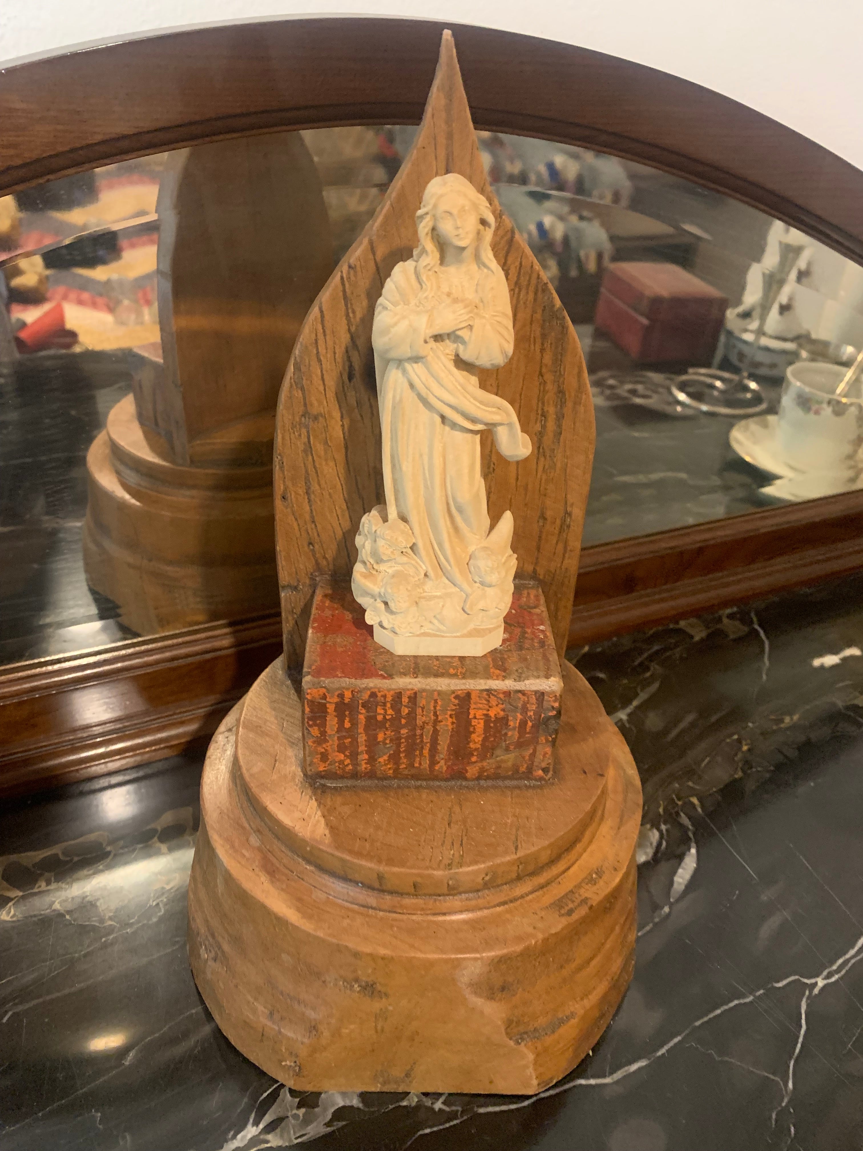 Lindíssimo altar ou oratório em madeira antiga reaproveitada