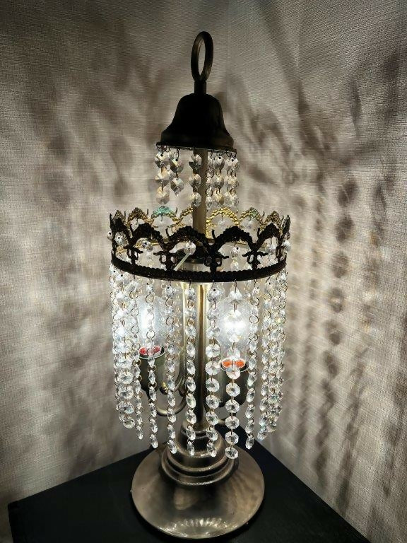 Belo abajur antigo de Metal e Cristais