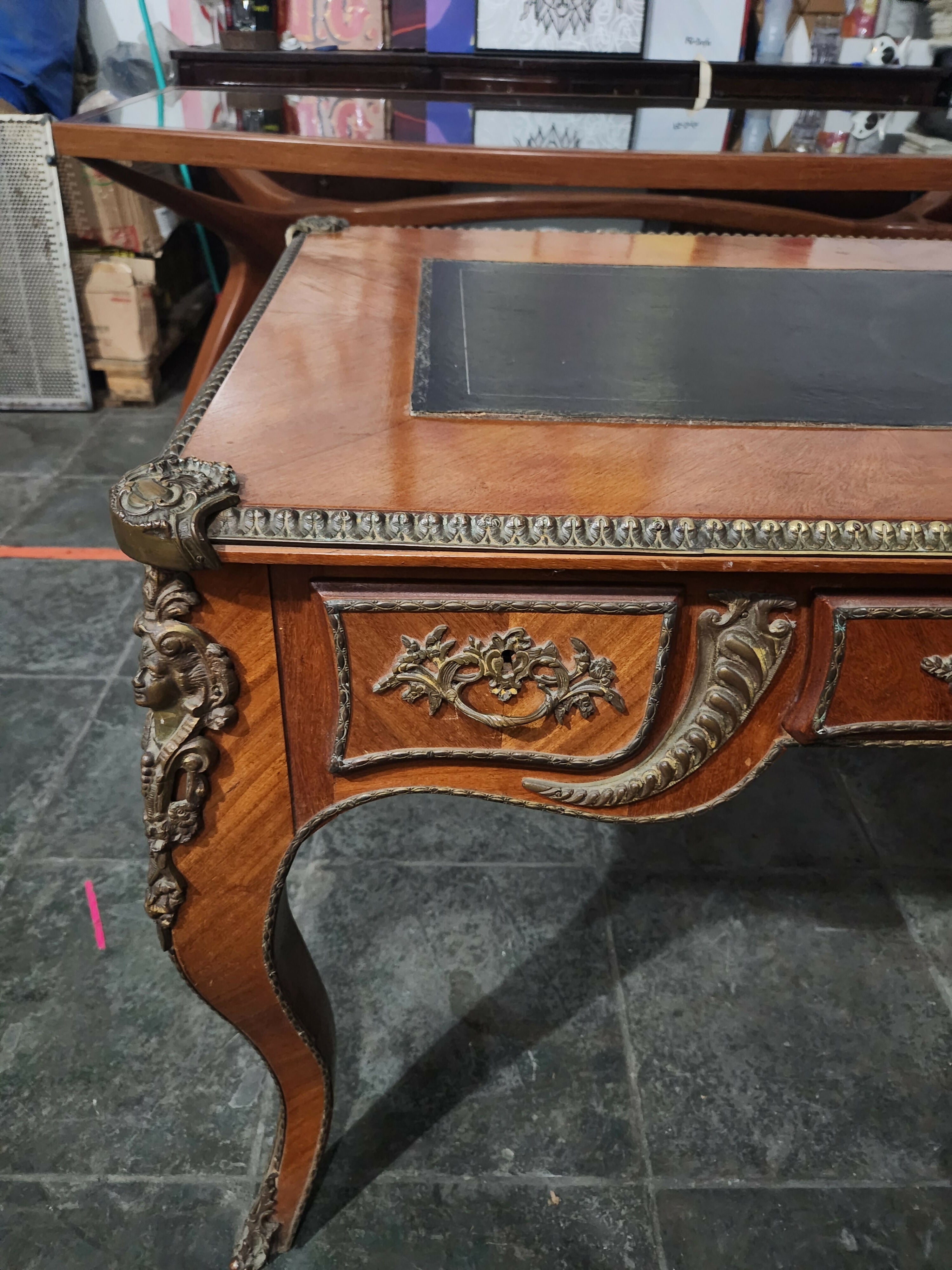 Escrivaninha estilo francês Luis XV