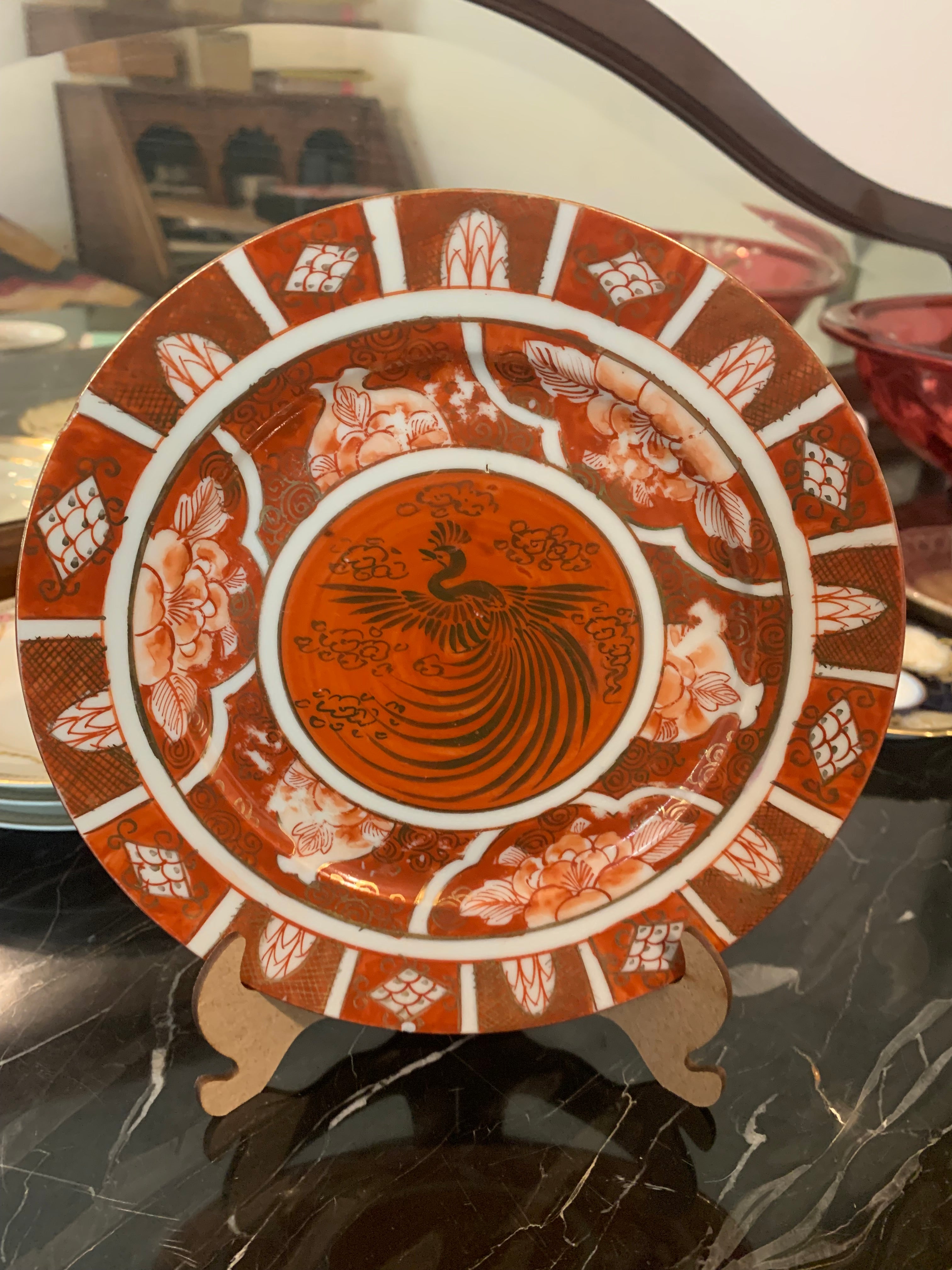 Lindo prato japonês em porcelana pintado a mão em tons Terrosos 