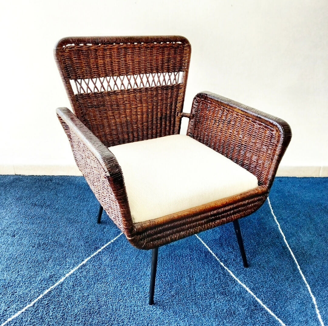 Poltrona anos 60 em ferro e junco