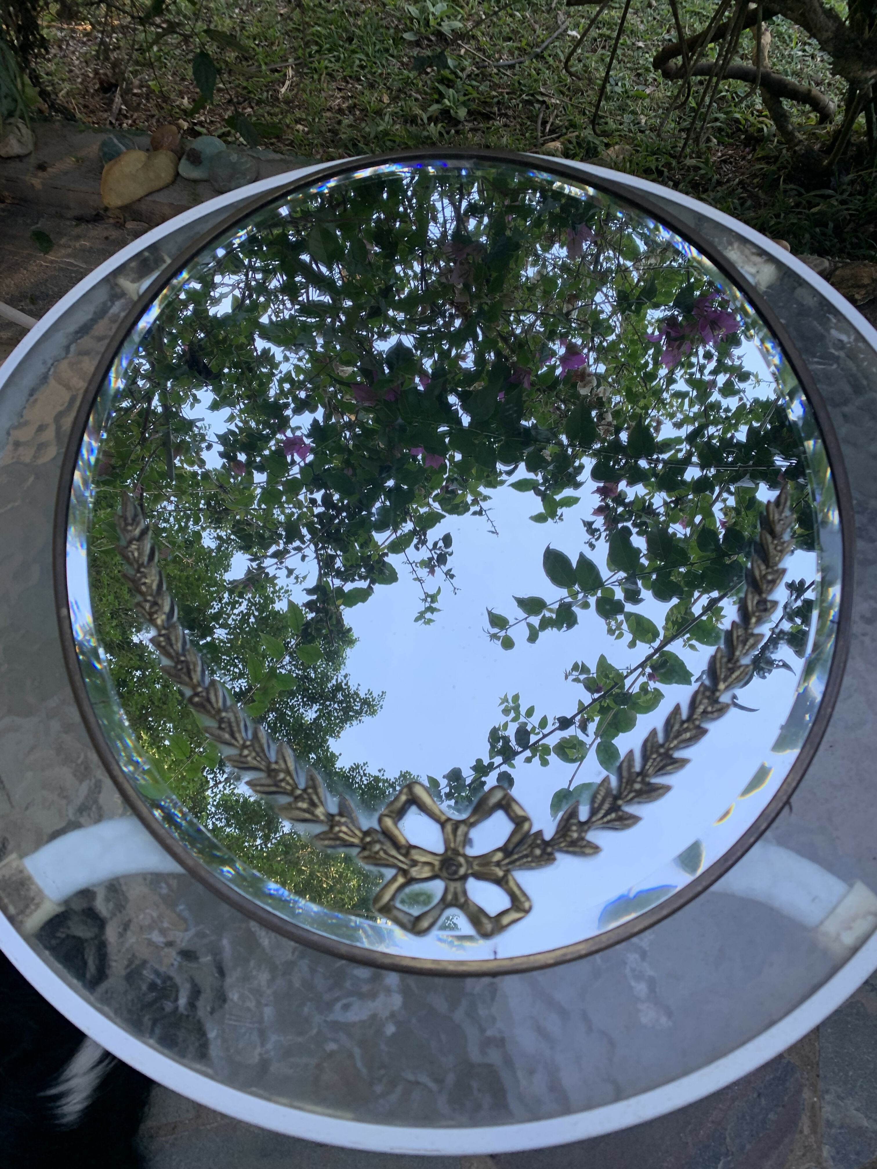Antigo Espelho Oval com detalhes em bronze