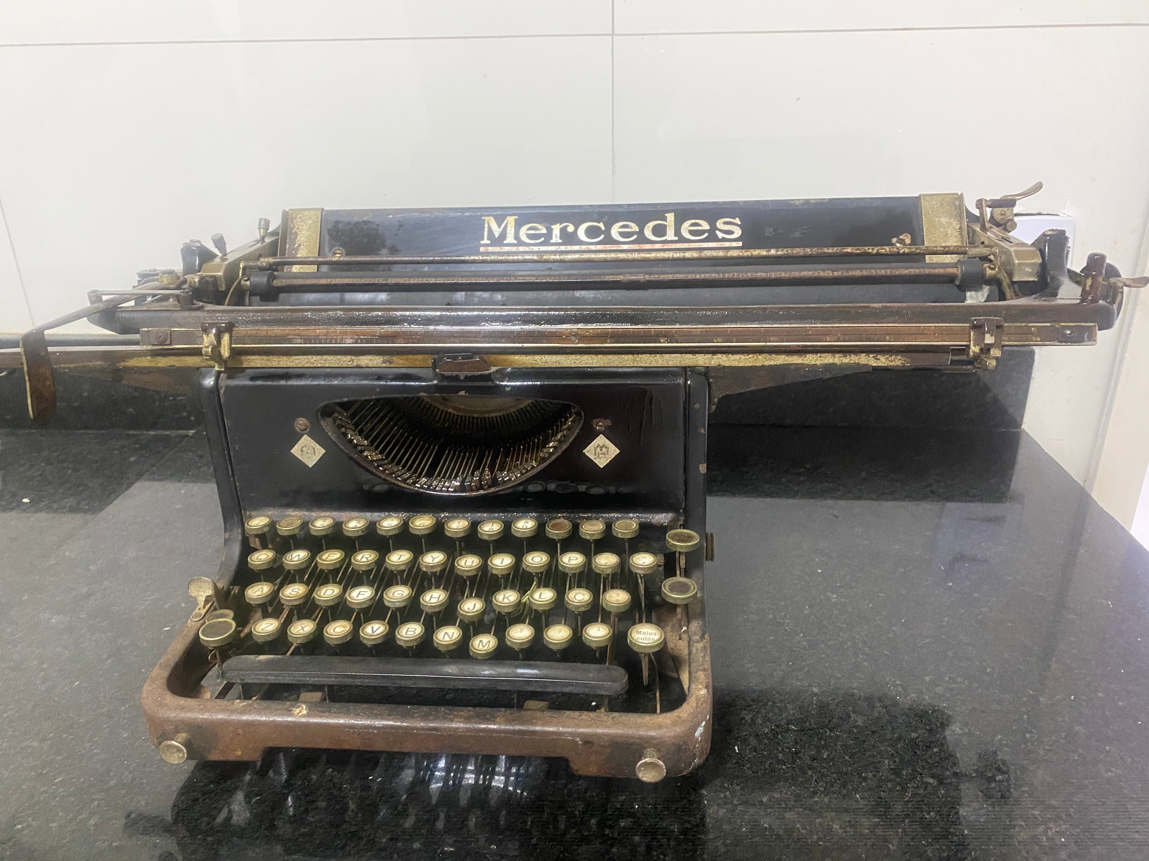 Máquina datilográfica Mercedes