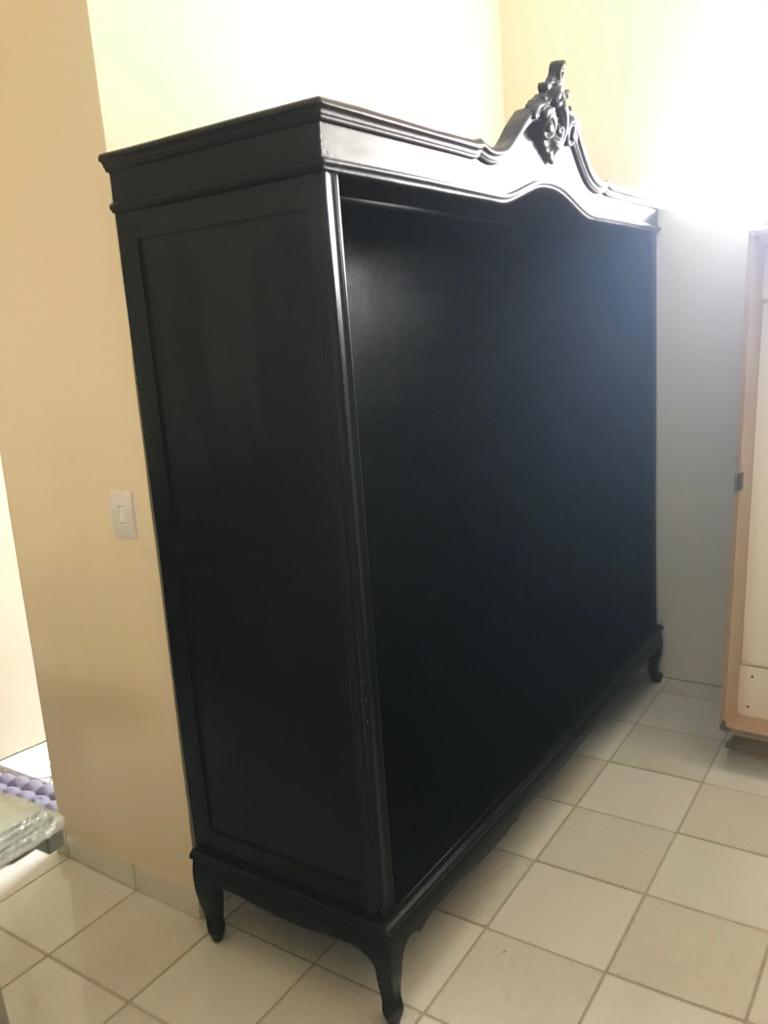 Guarda roupa / Armário Cenográfico Luís XV Preto – Perfeito para Loja e Cenários