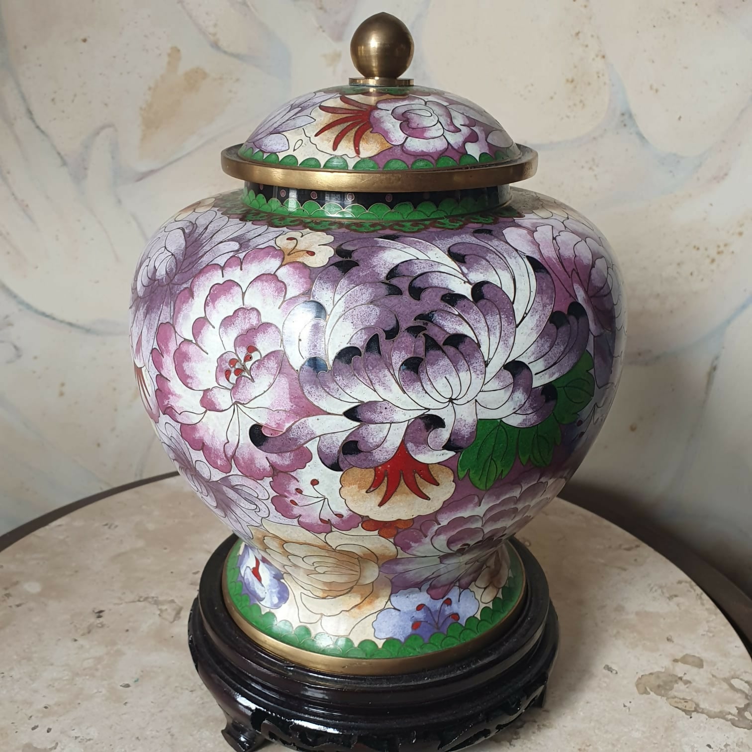 Potiche bojudo em Cloisonné Malva Floral com Peanha