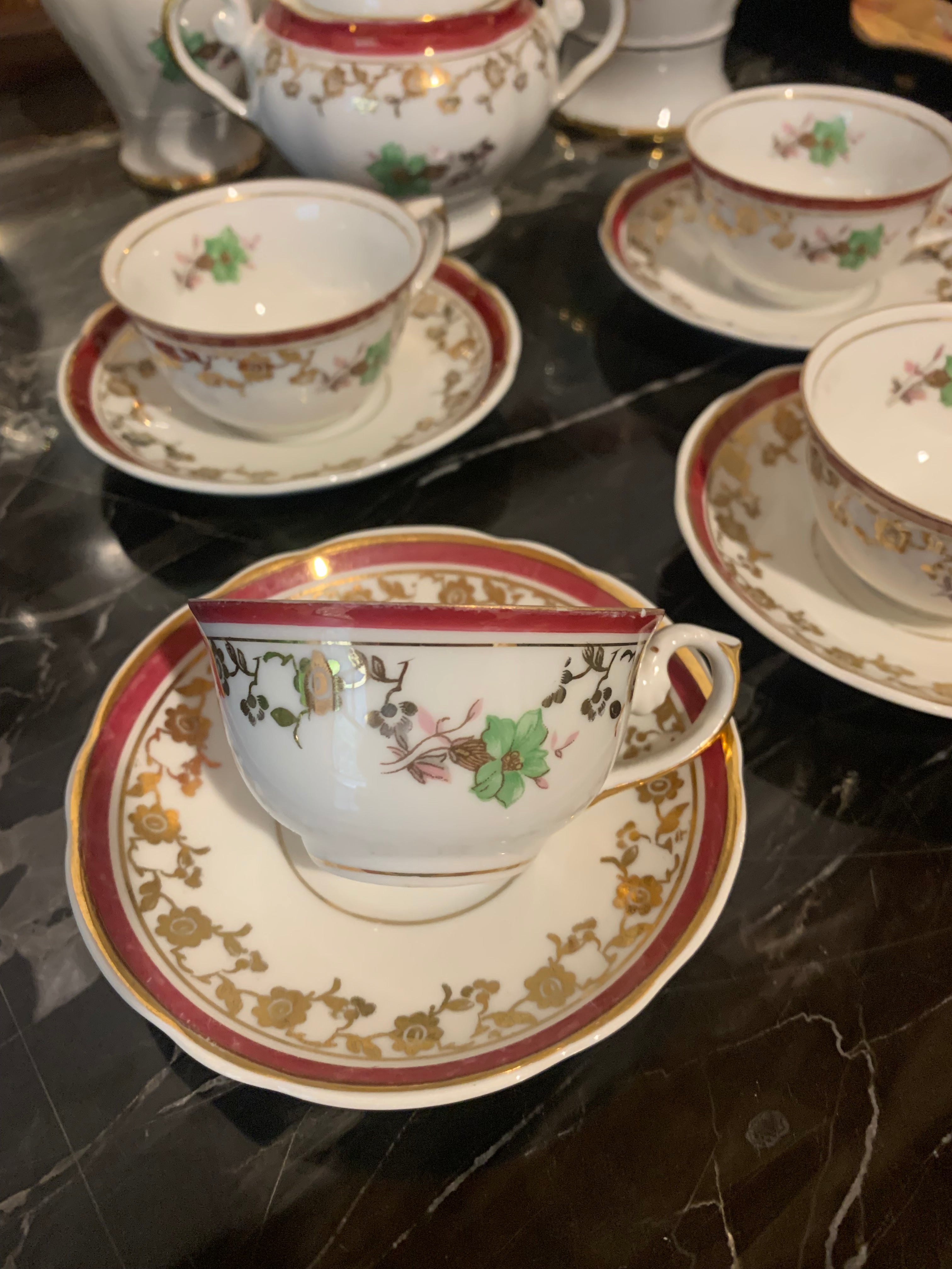Maravilhoso e antigo jogo de café em porcelana Real