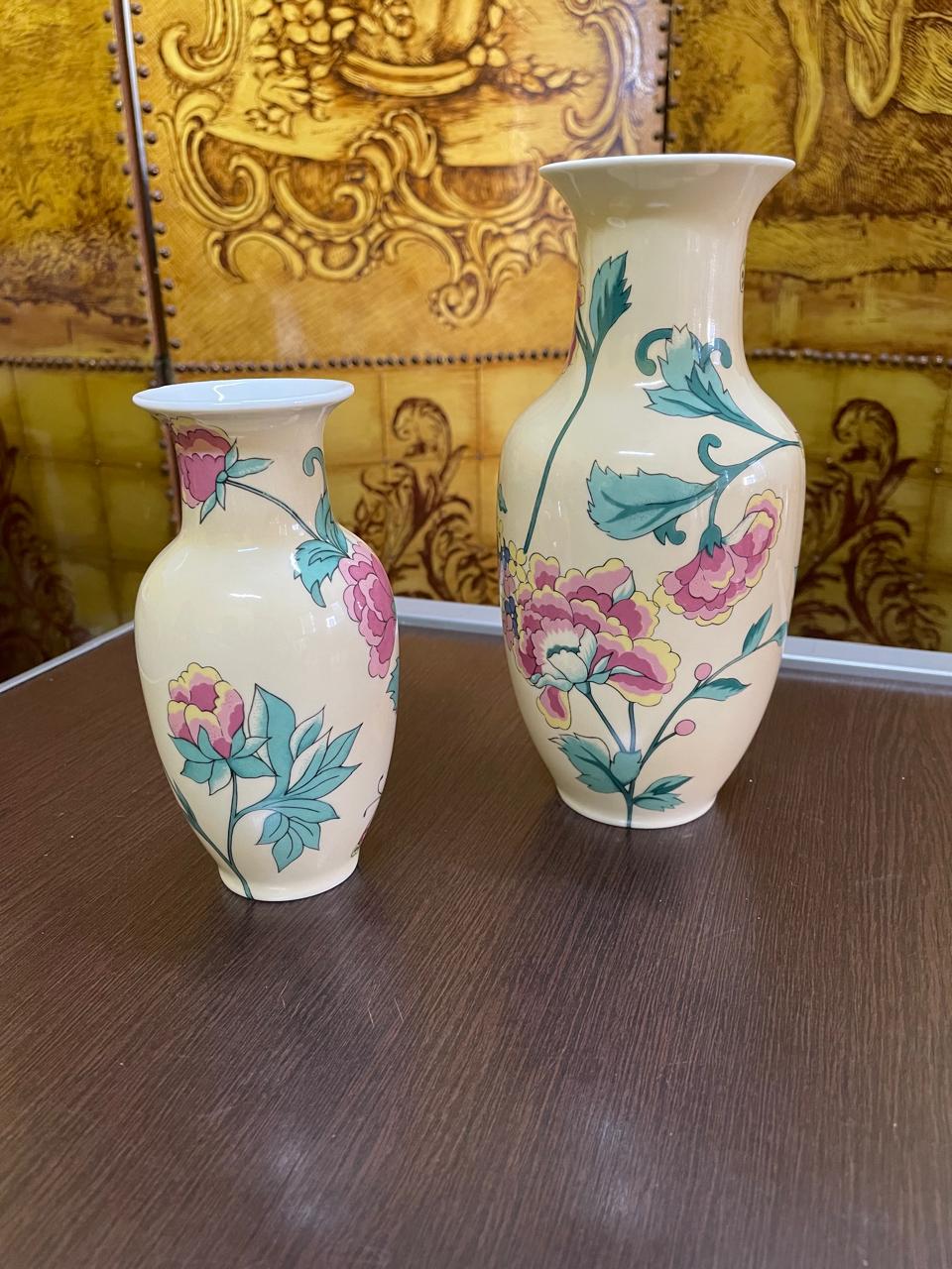 Vasos decorativos antigos marca GERMER. com estampa Flora delicada 