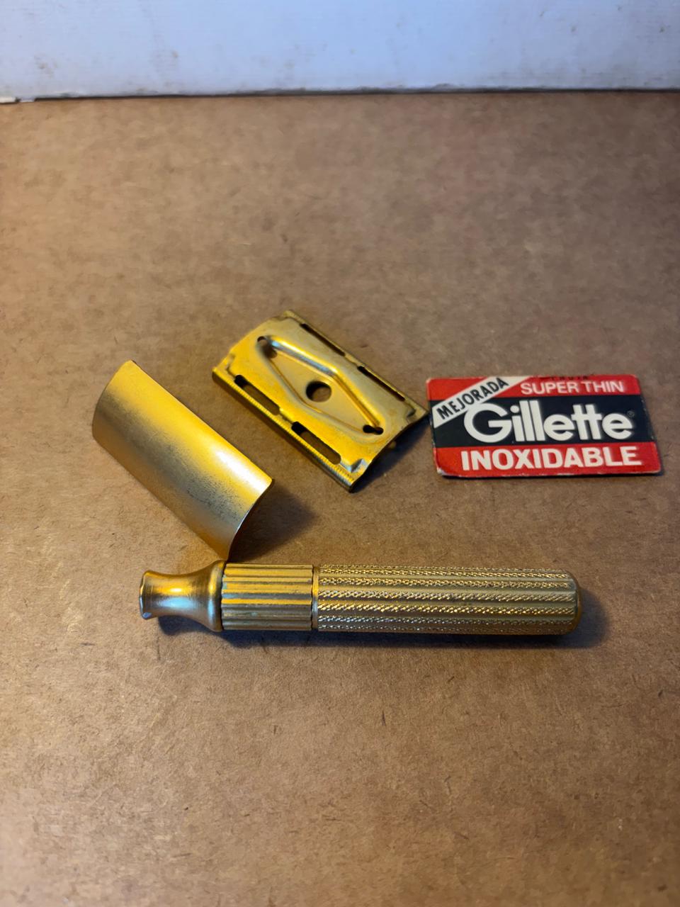 Aparelho de barbear Gillette brasileiro com estojo Apollo alemão (DMCPS_769)