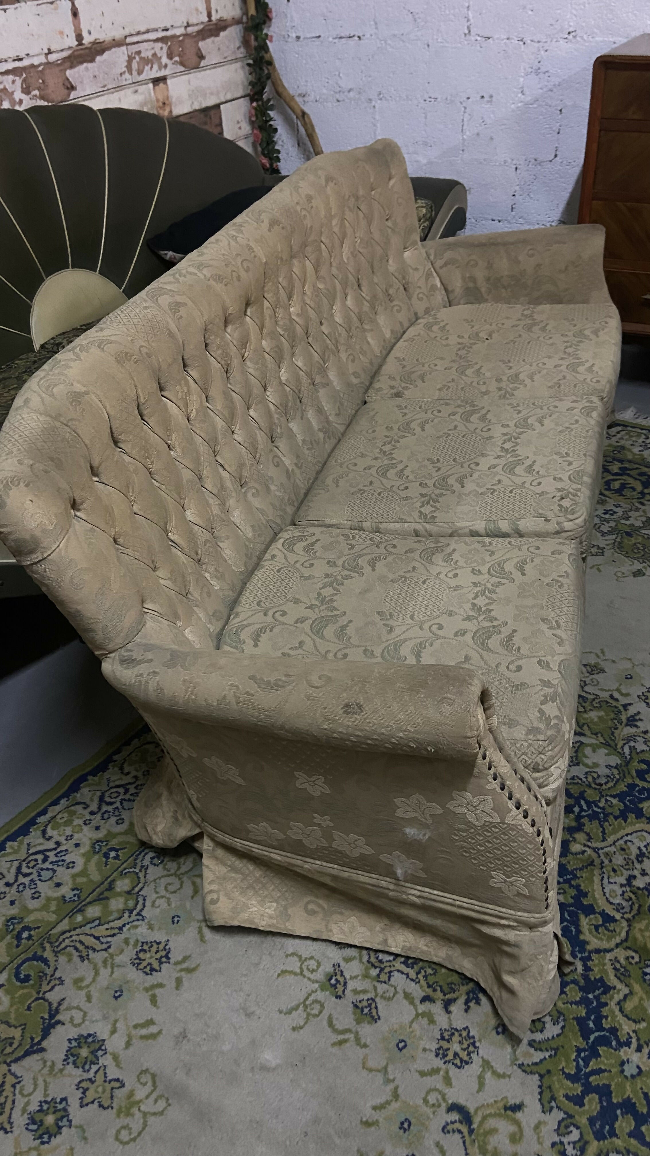 Sofá Bergere em capitonê