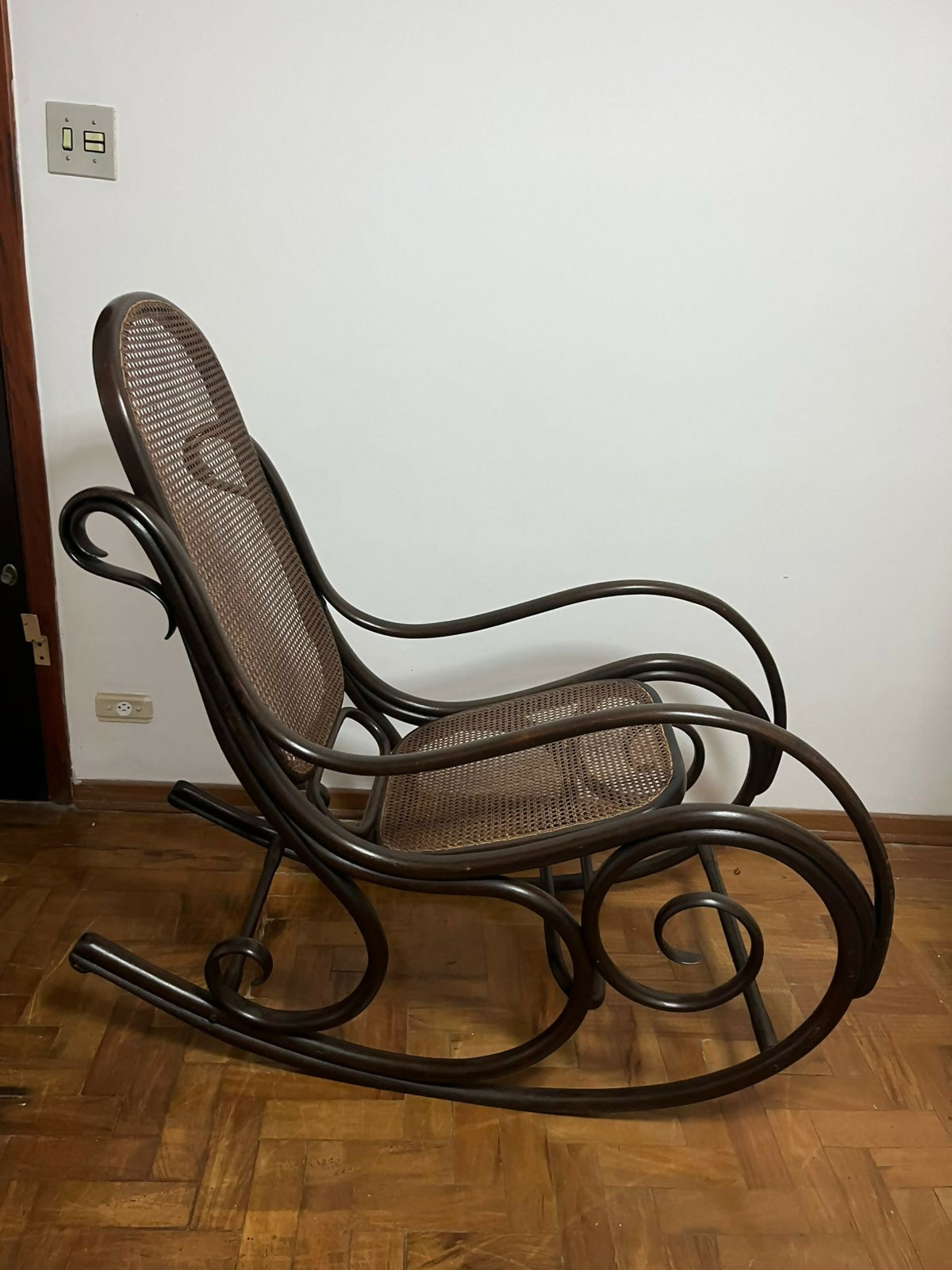 Cadeira de balanço antiga
