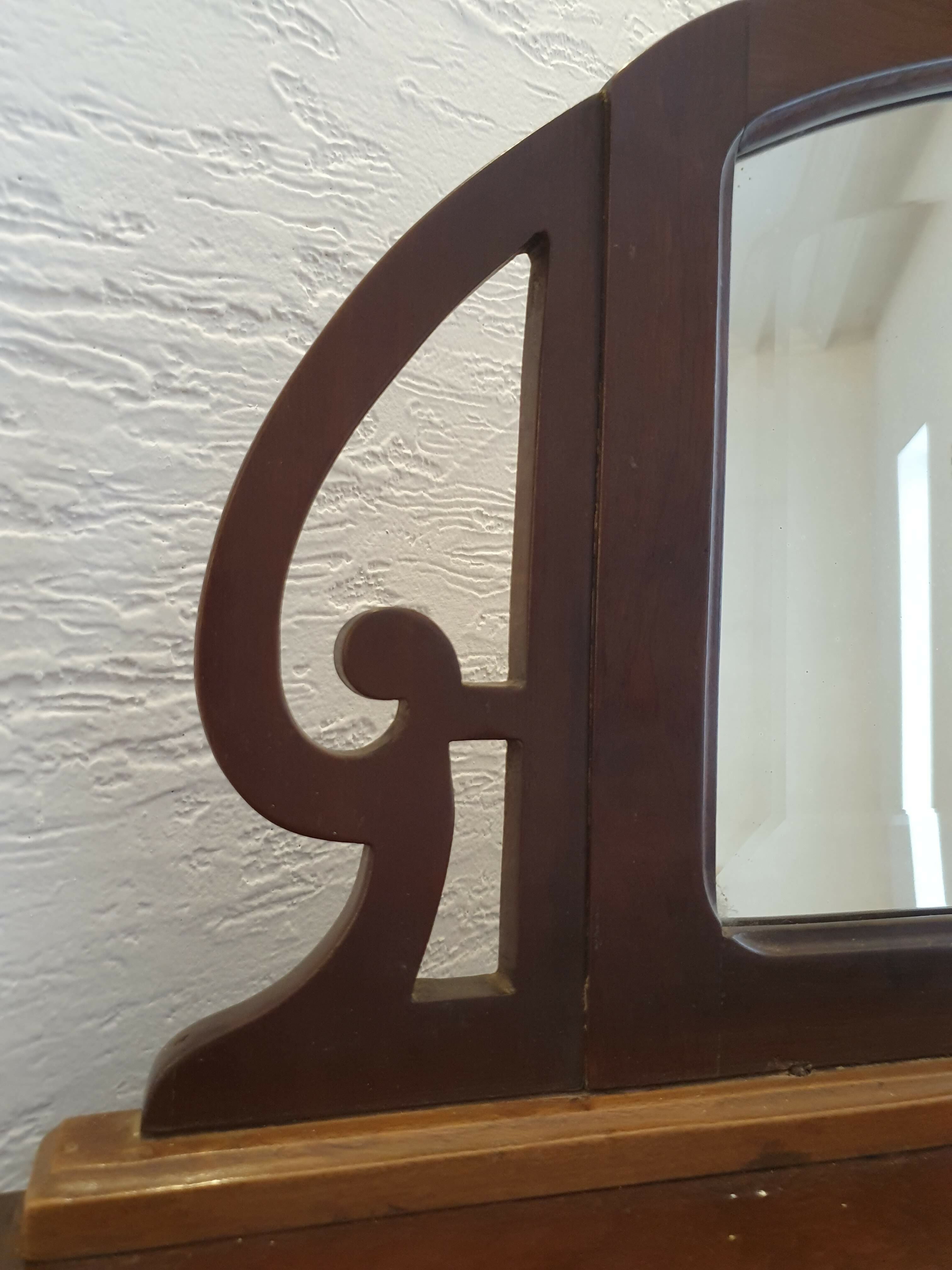 ANTIGA VITRINE (PEQUENA CRISTALEIRA)