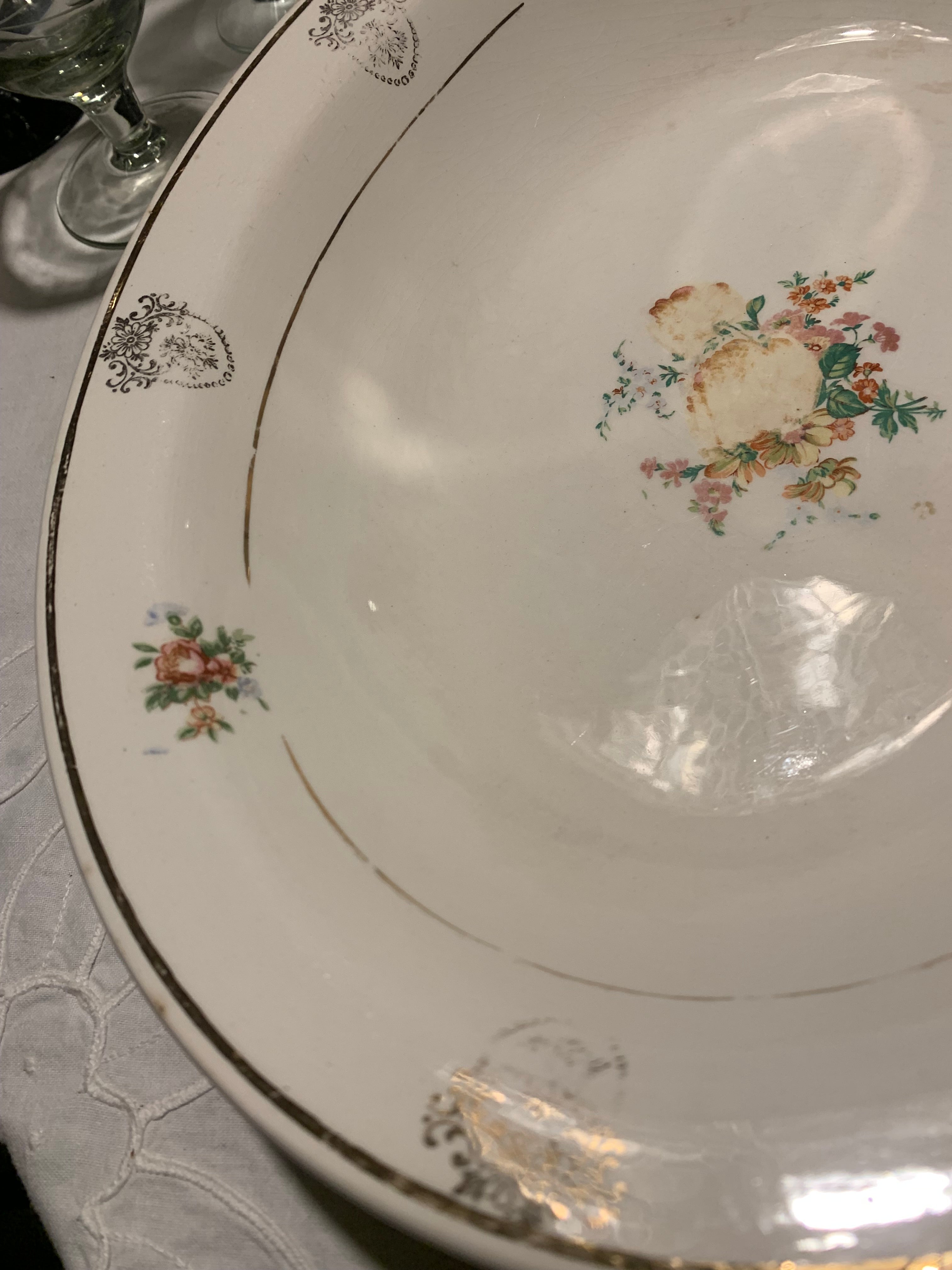 Antiga travessa em porcelana Nadir