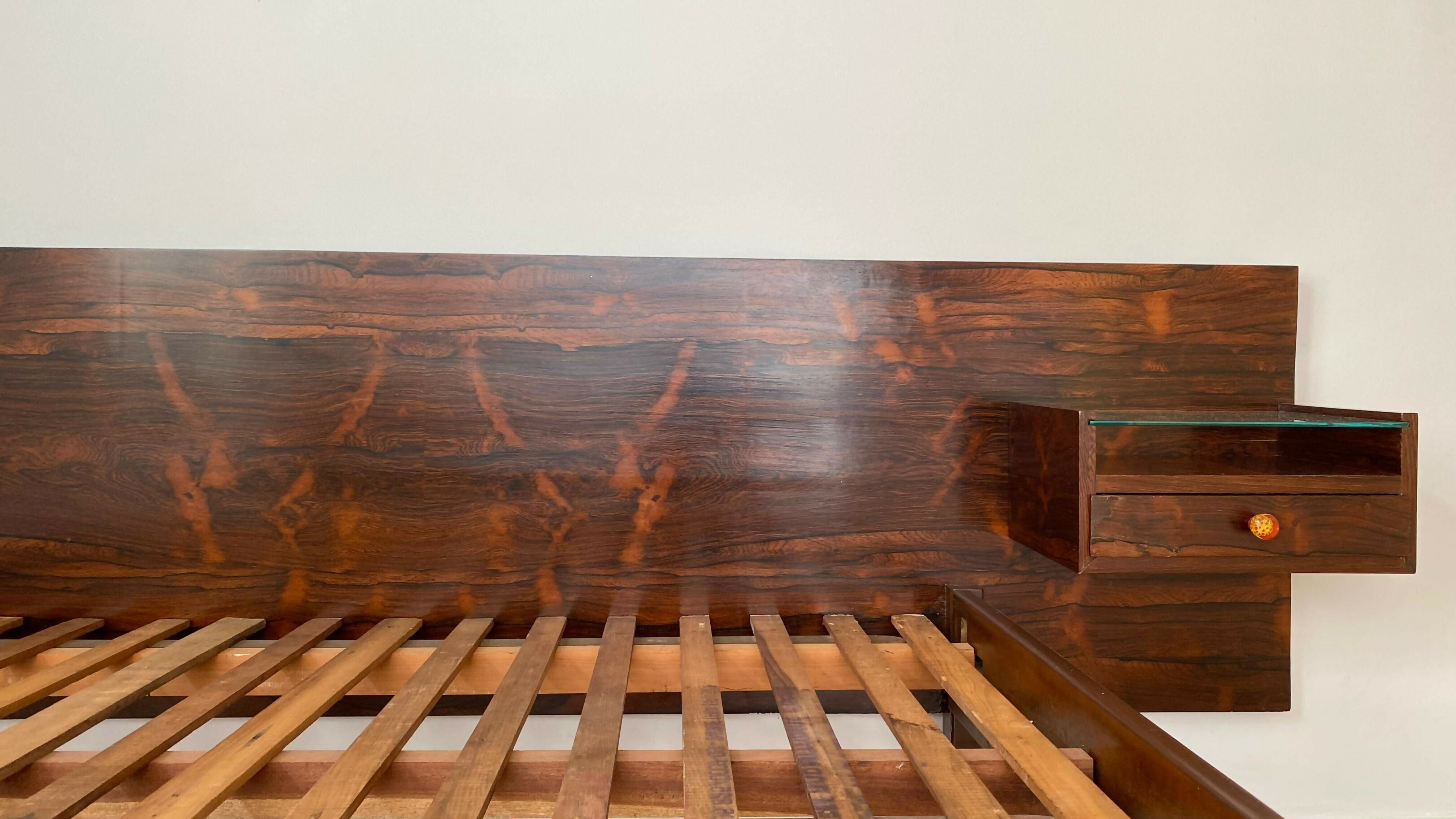 Cama Modernista em Jacarandá da Bahia • Atribuída a Sérgio Rodrigues