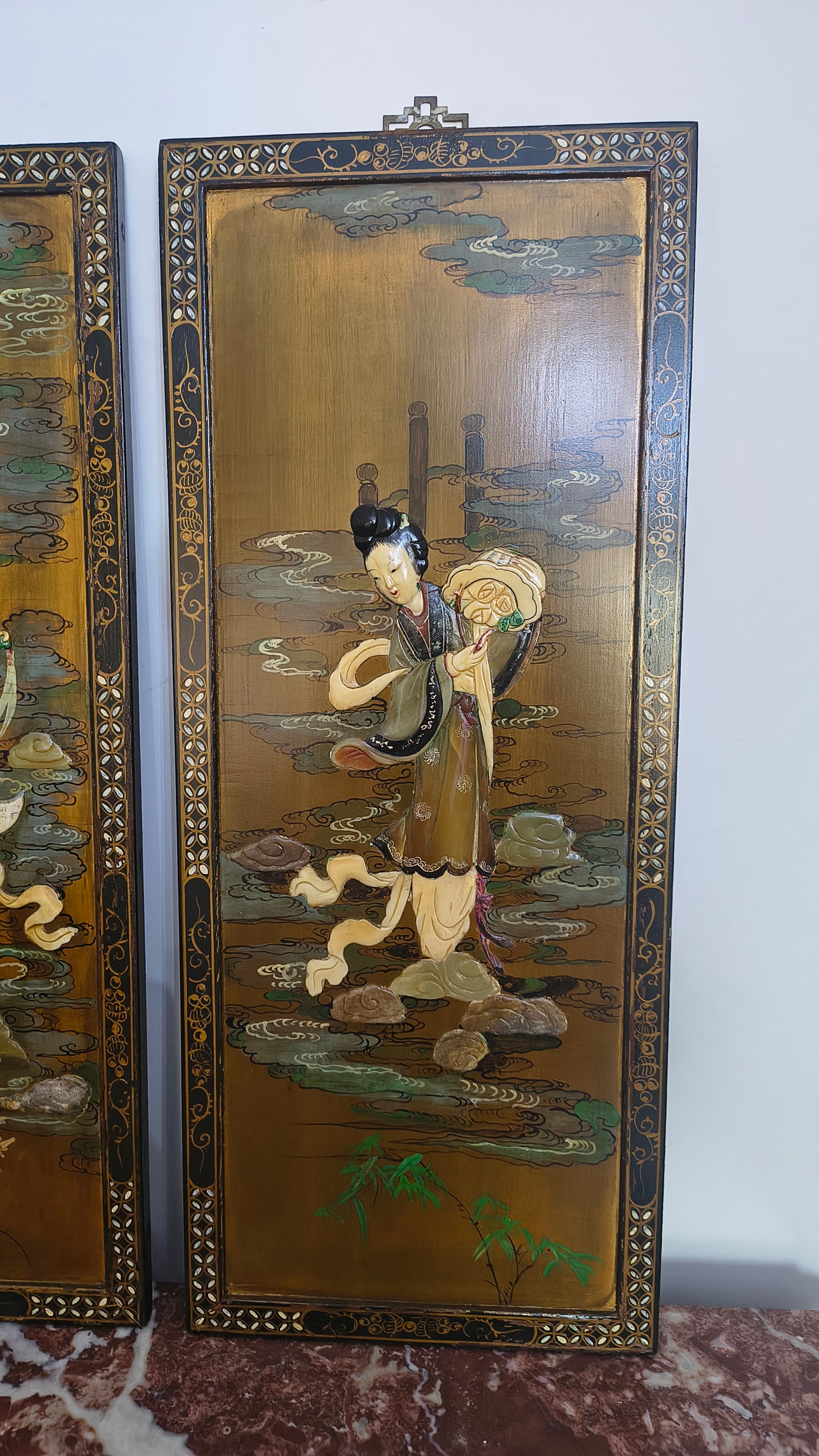 Antigo Conjunto de painéis Chinoiserie em laca negra pintada à mão 