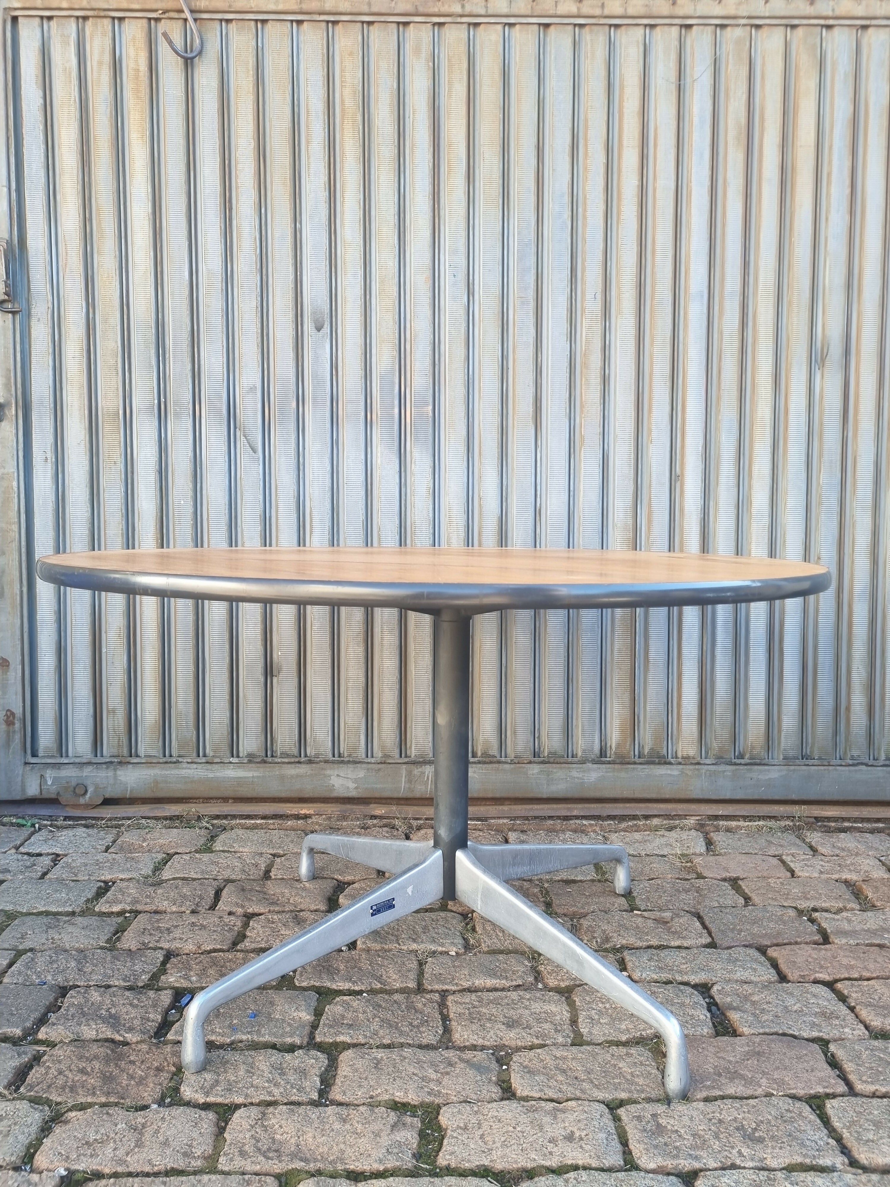 Mesa De Jantar Charles Eames