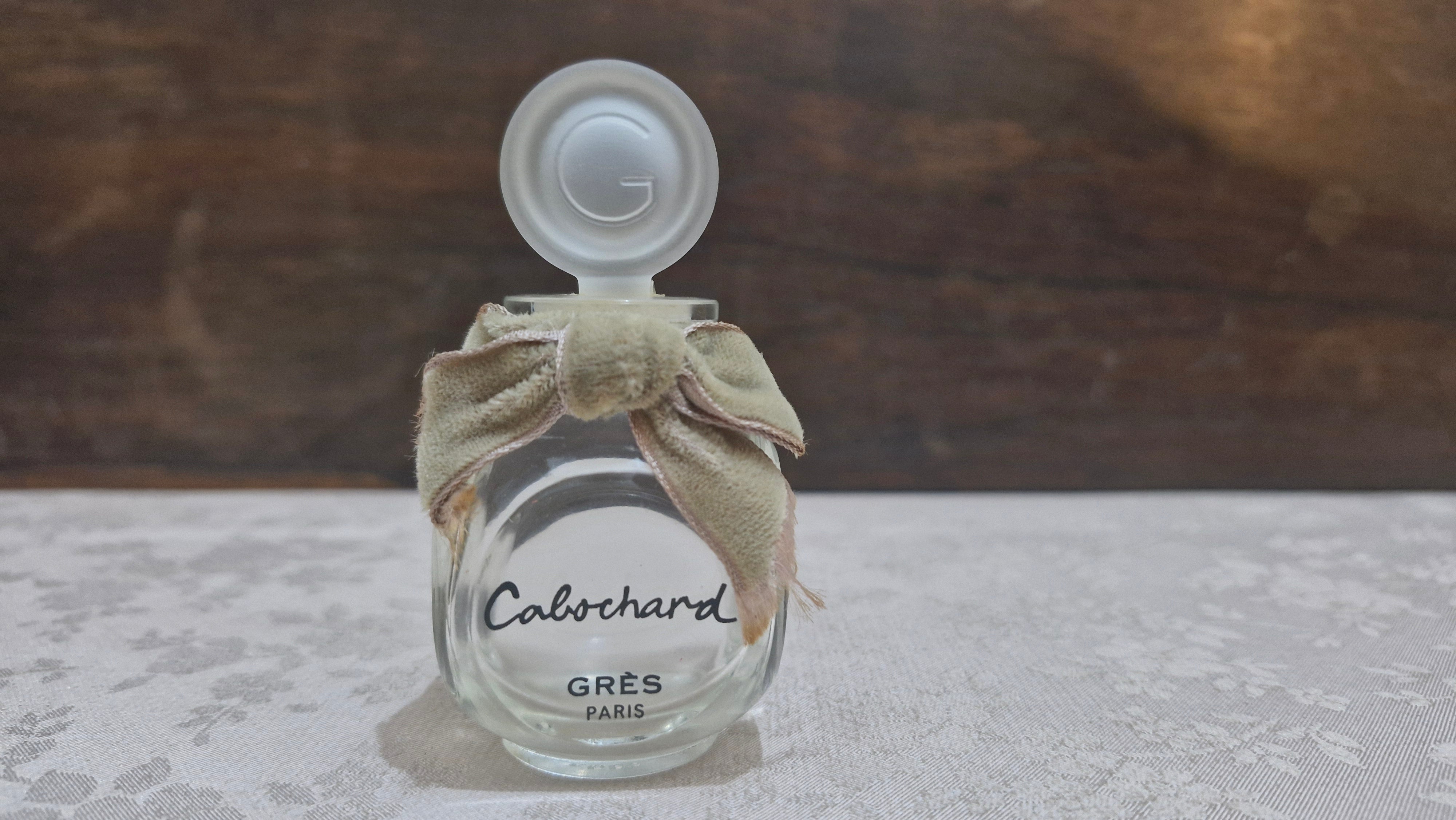 Coleção de raros frascos de perfumes franceses