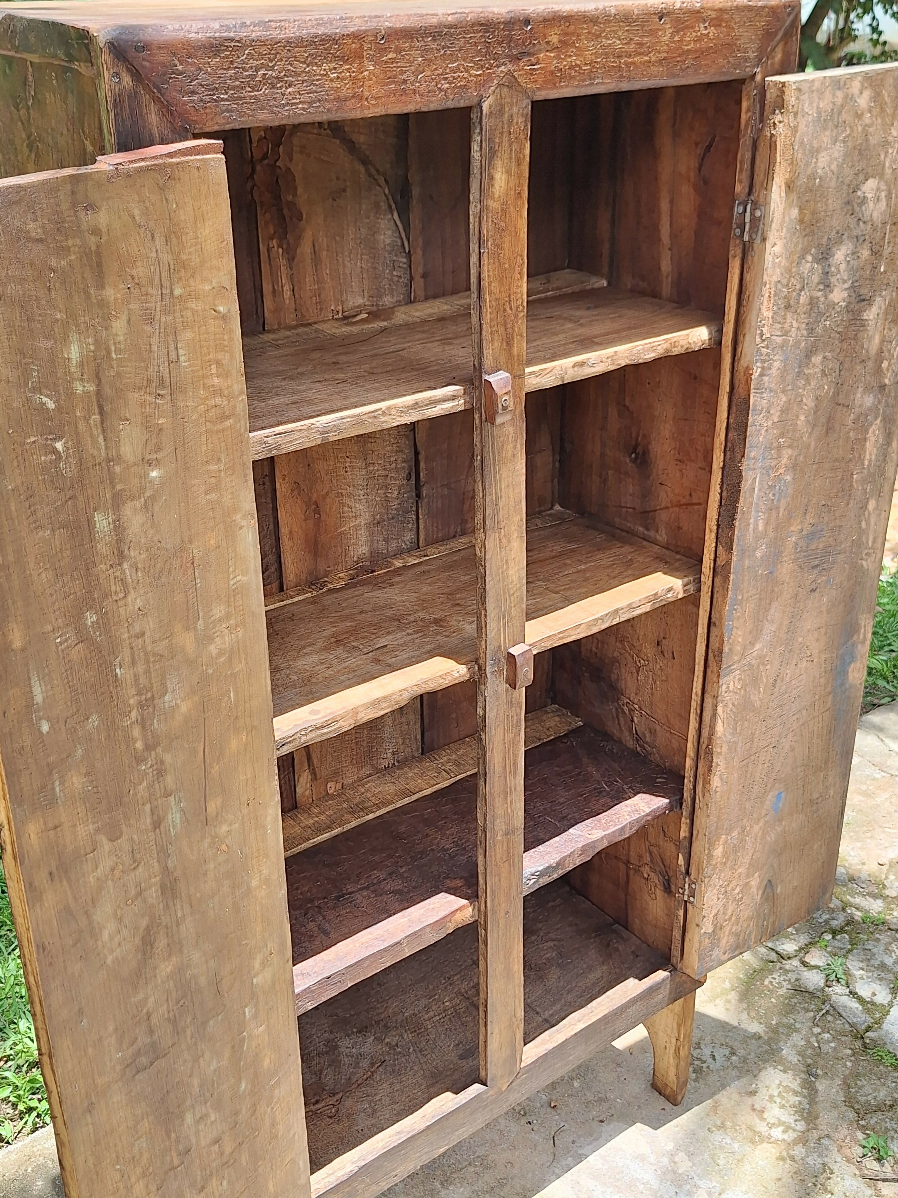 Armário Antigo Madeira Maciça Garimpo Mineiro