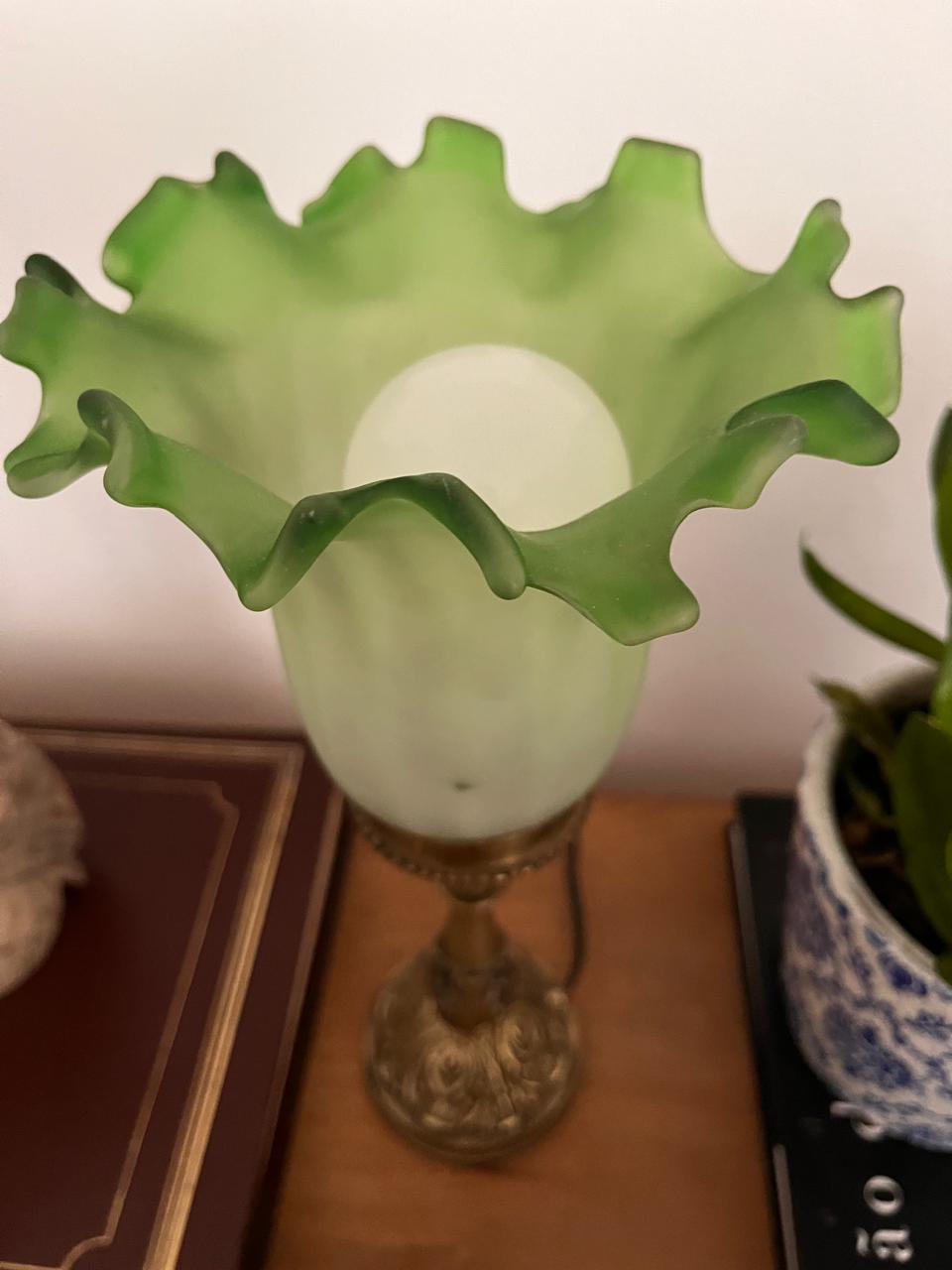 Abajur vintage – Cúpula em Vidro Verde Satinê