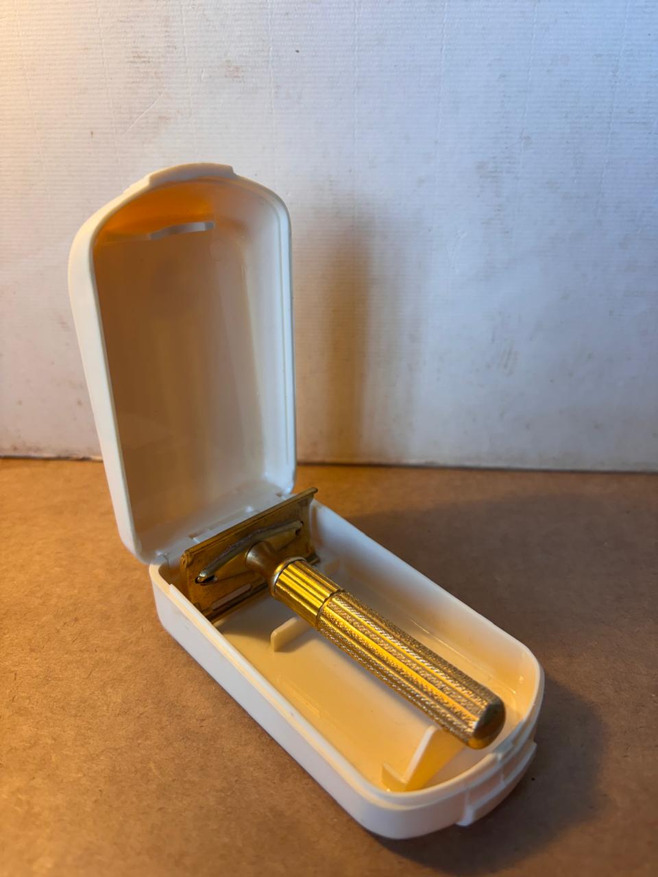 Aparelho de barbear Gillette brasileiro com estojo Apollo alemão (DMCPS_769)