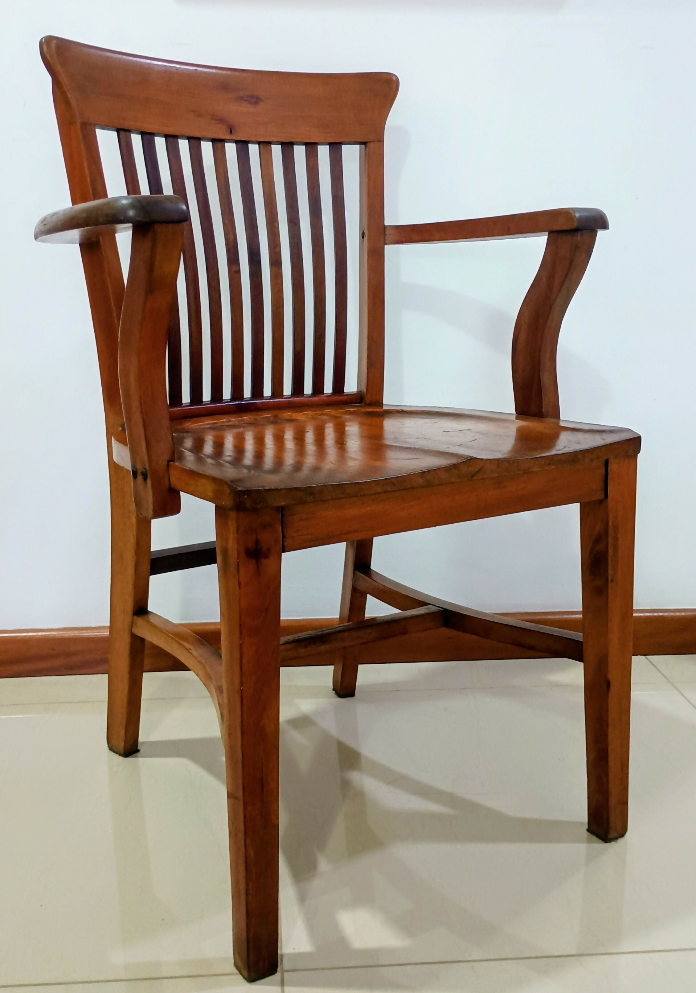 Cadeira em Peroba Maciça – Estilo Colonial / Mission – Década de 1920–40