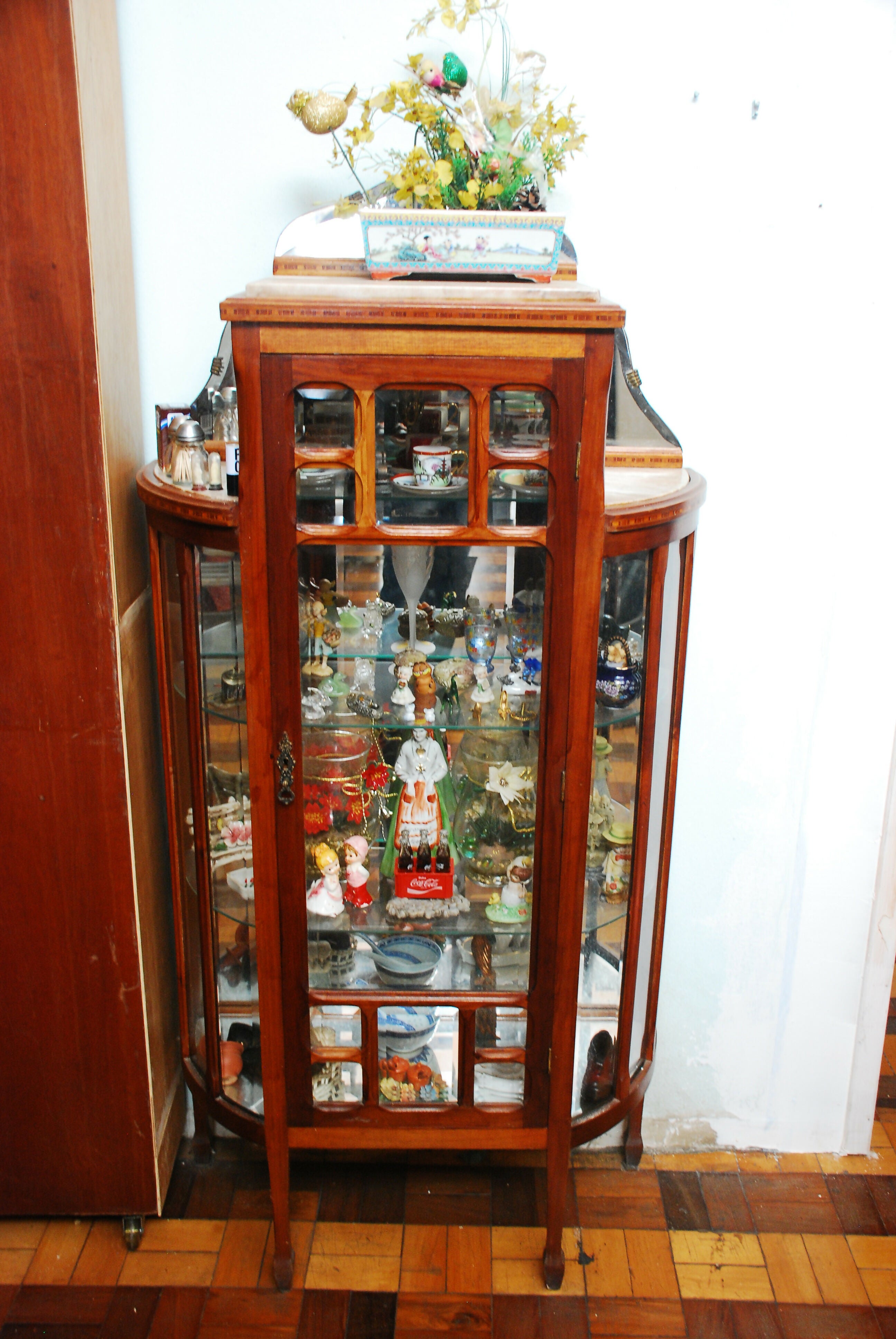 cristaleira anos 70 vidro bisotado 151 x 76 x 31