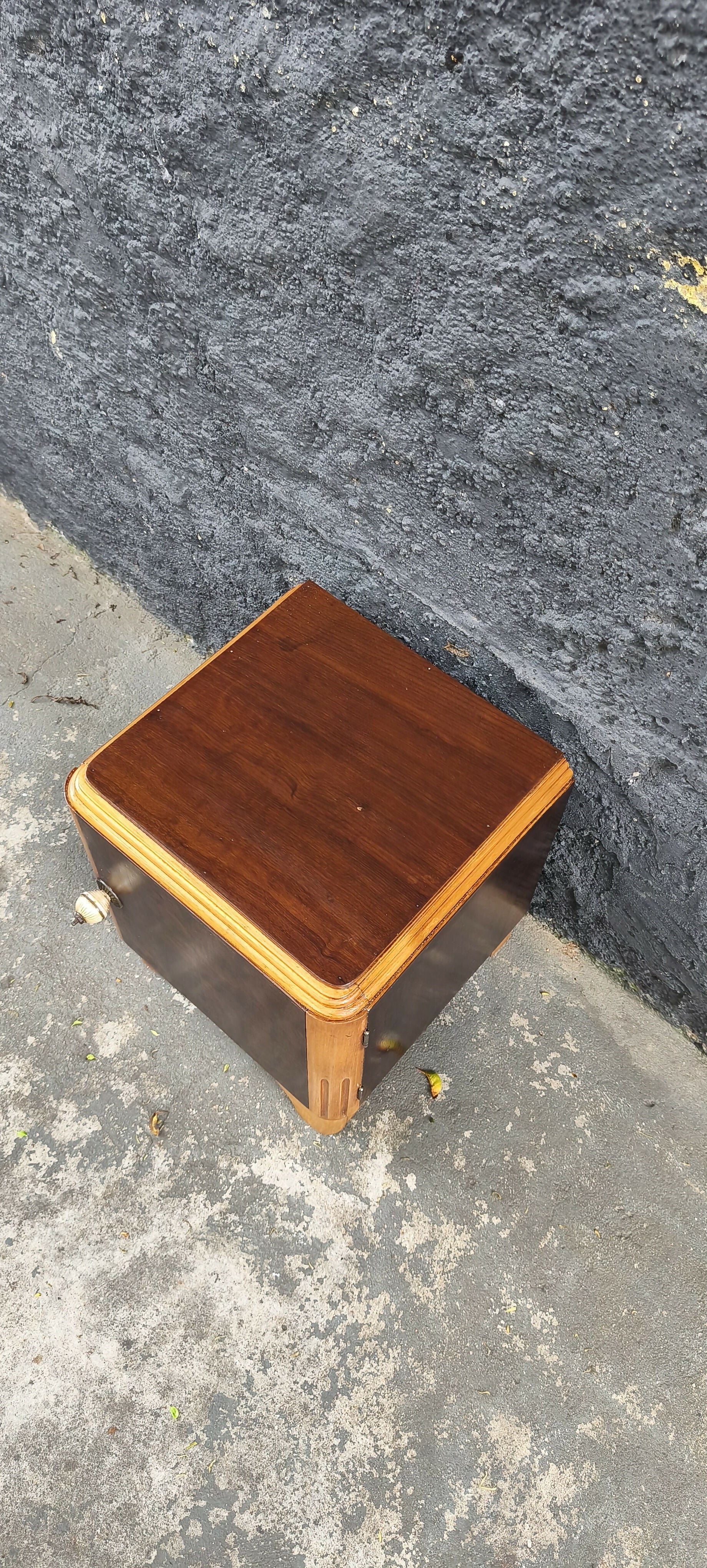 Mesa de cabeceira ou auxiliar estilo Art Déco