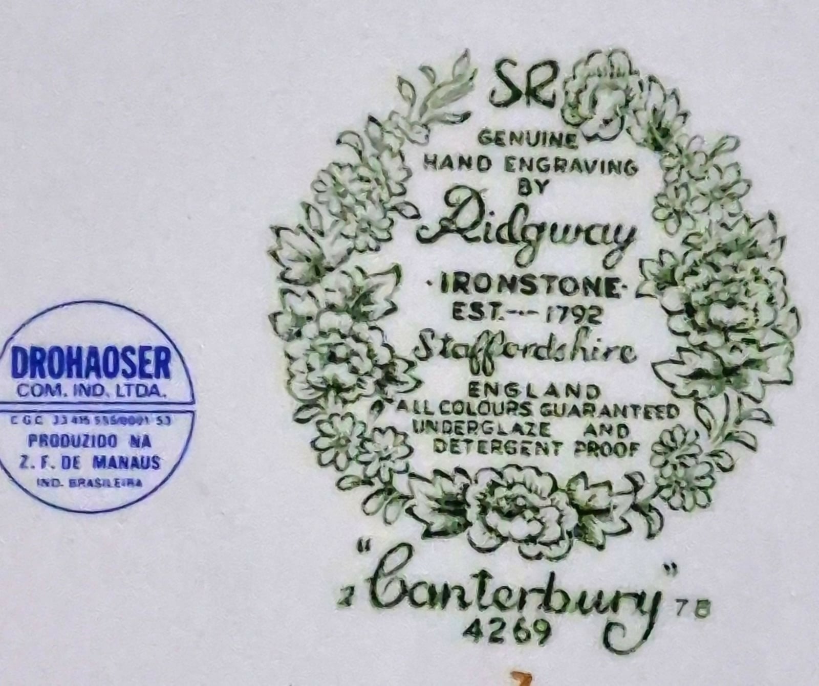 Maravilhoso conjunto de pratos em ironstone inglês Ridgway, modelo Canterbury 4269, com selo Drohaoser, anos 60.
