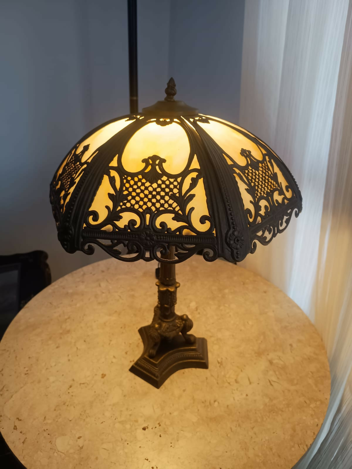 Abajur antigo Art Nouveau em. Bronze e Pasta de Vidro