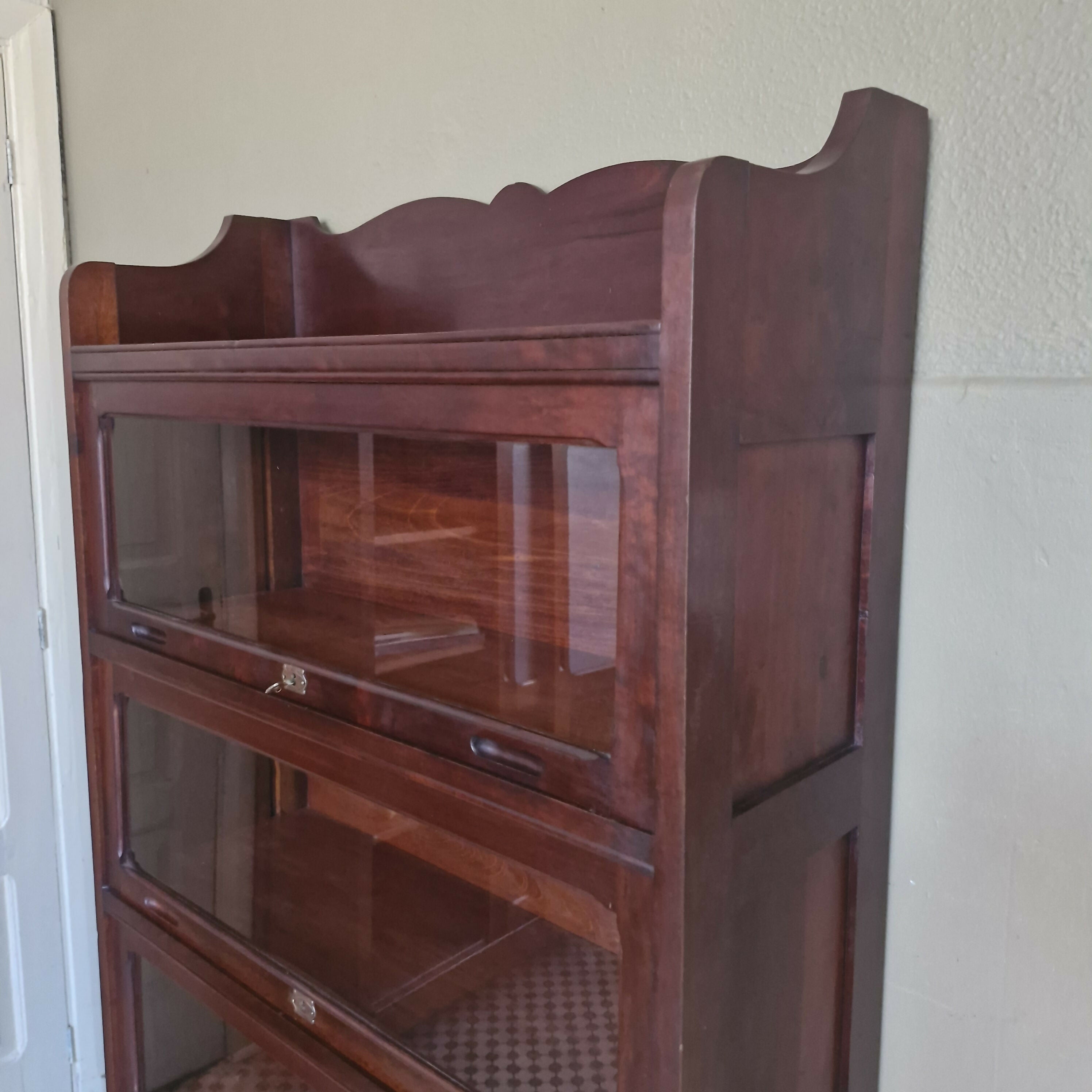 Livreiro Portas Basculantes.