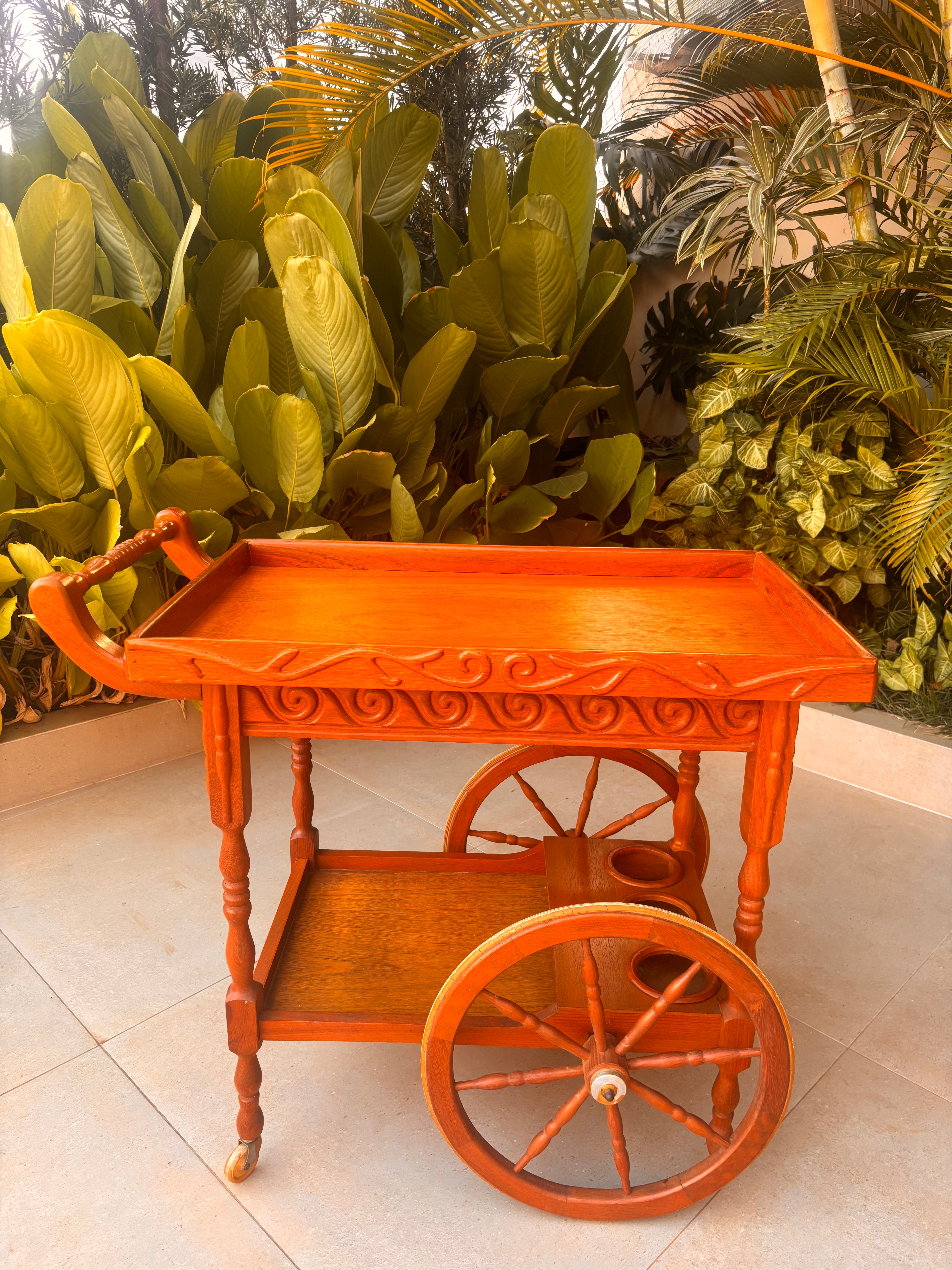 Carrinho de Chá e Bar Vintage em Madeira Maciça – Estilo Colonial / Anos 60
