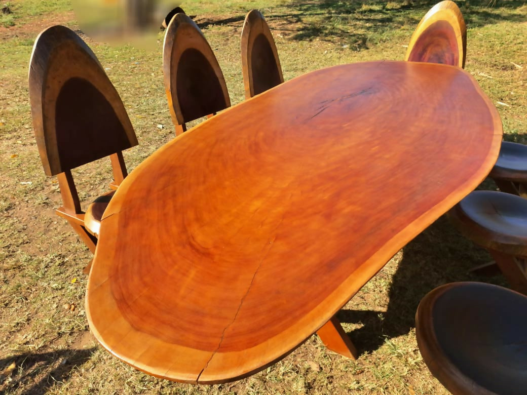 Mesa Prancha com 8 Cadeiras Roxinho