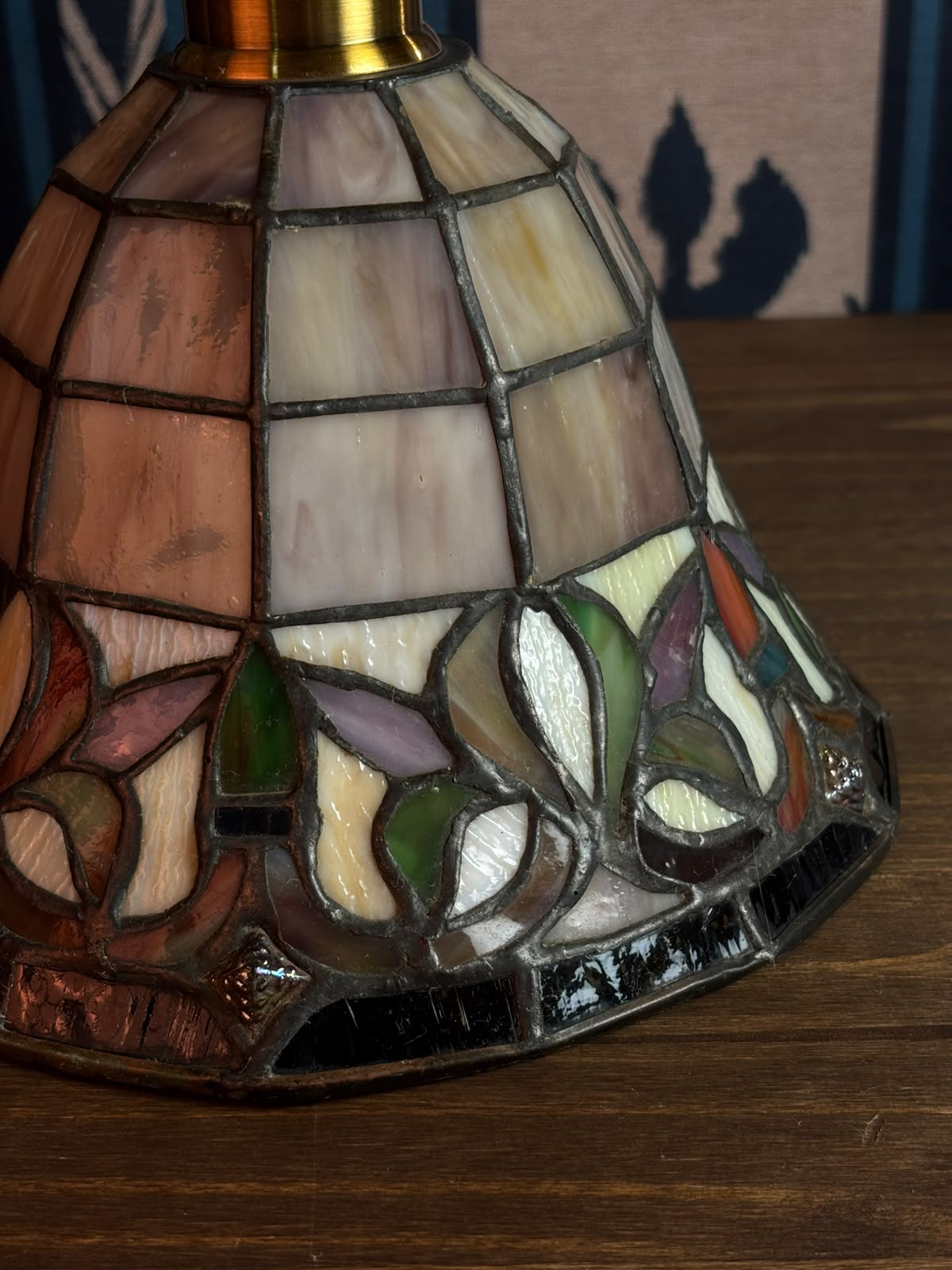 Luminária Pendente Artesanal em Vitral de Pasta de Vidro Americana, Estilo Tiffany - Peça Única
