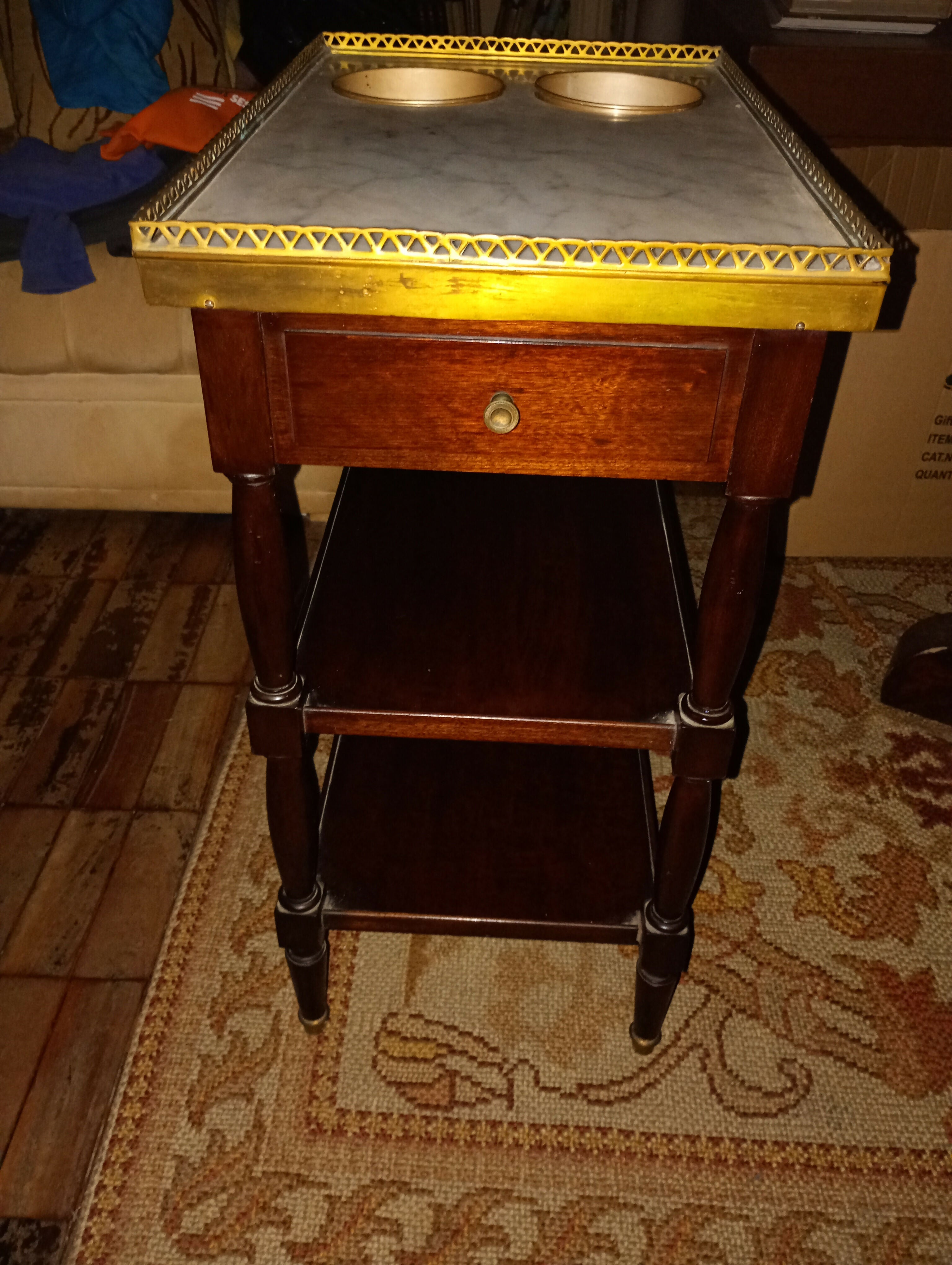 Mesinha com floreiras em Mogno com tampo em mármore