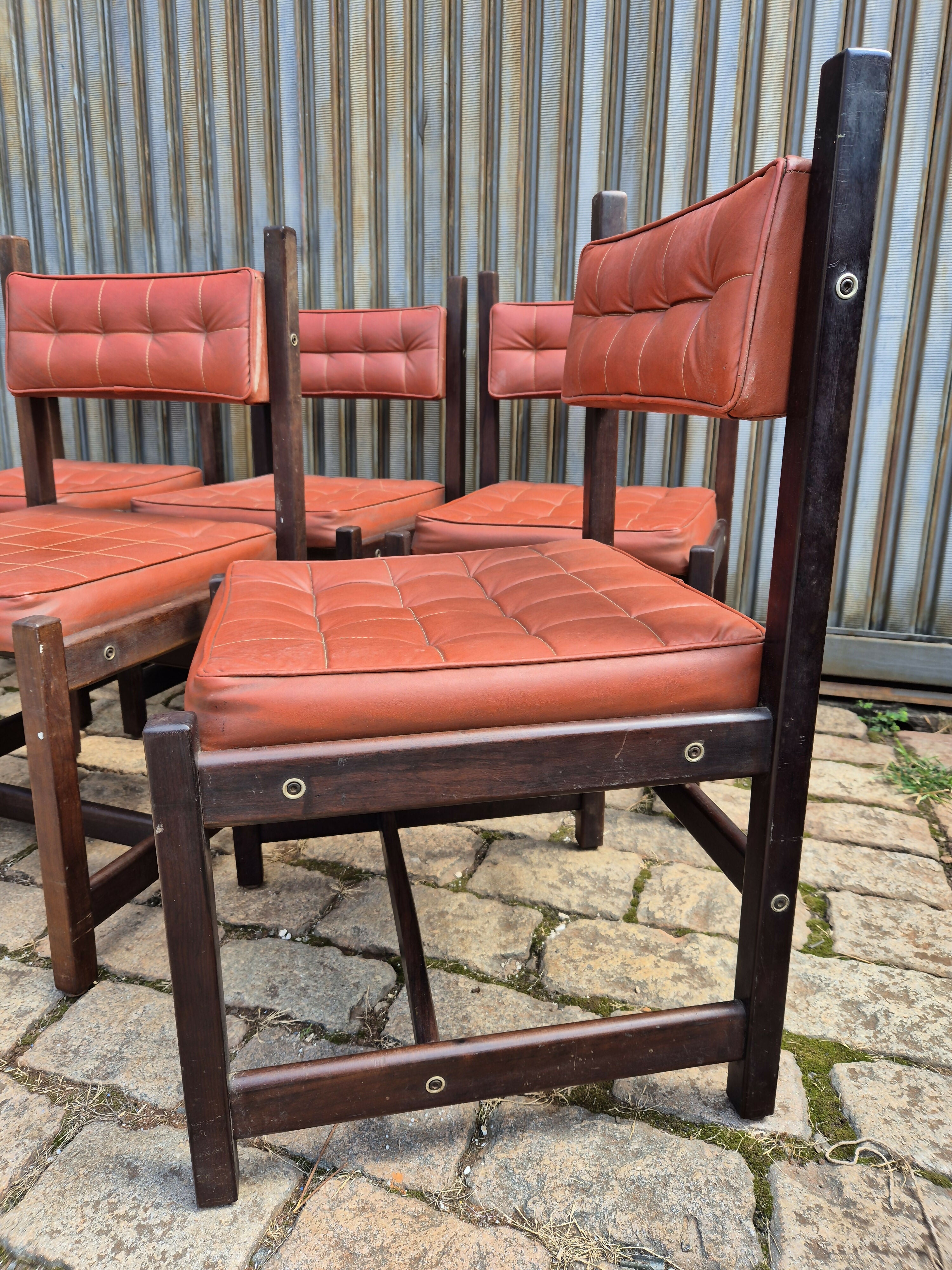 Conjunto mesa jantar modernista com 6 cadeiras