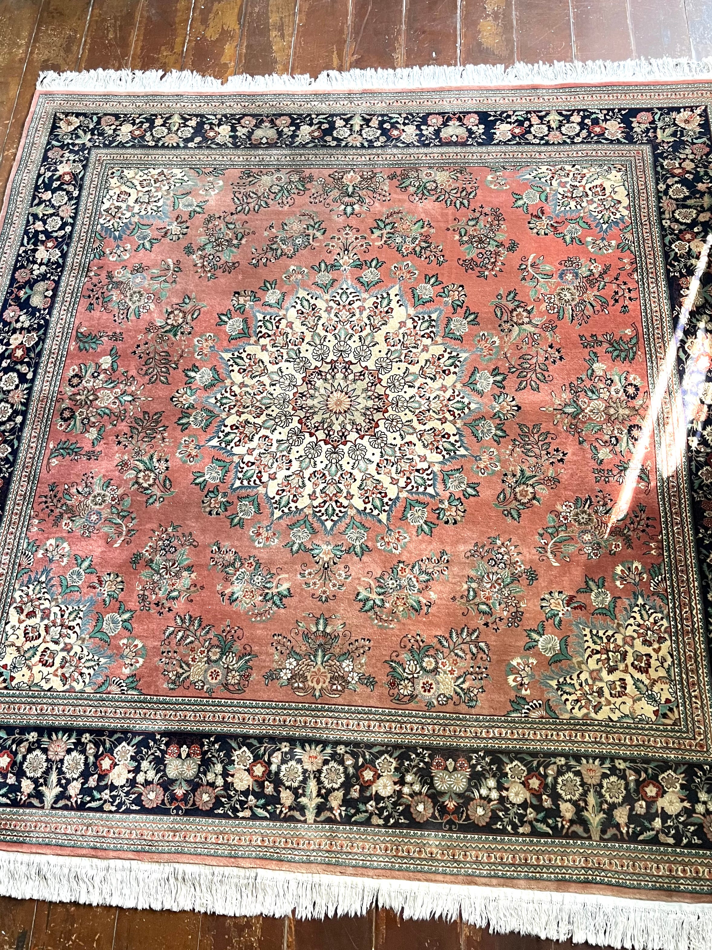 Tapete Persa Kashan 2,52 x 2,65 de coloração rosa antigo e azul