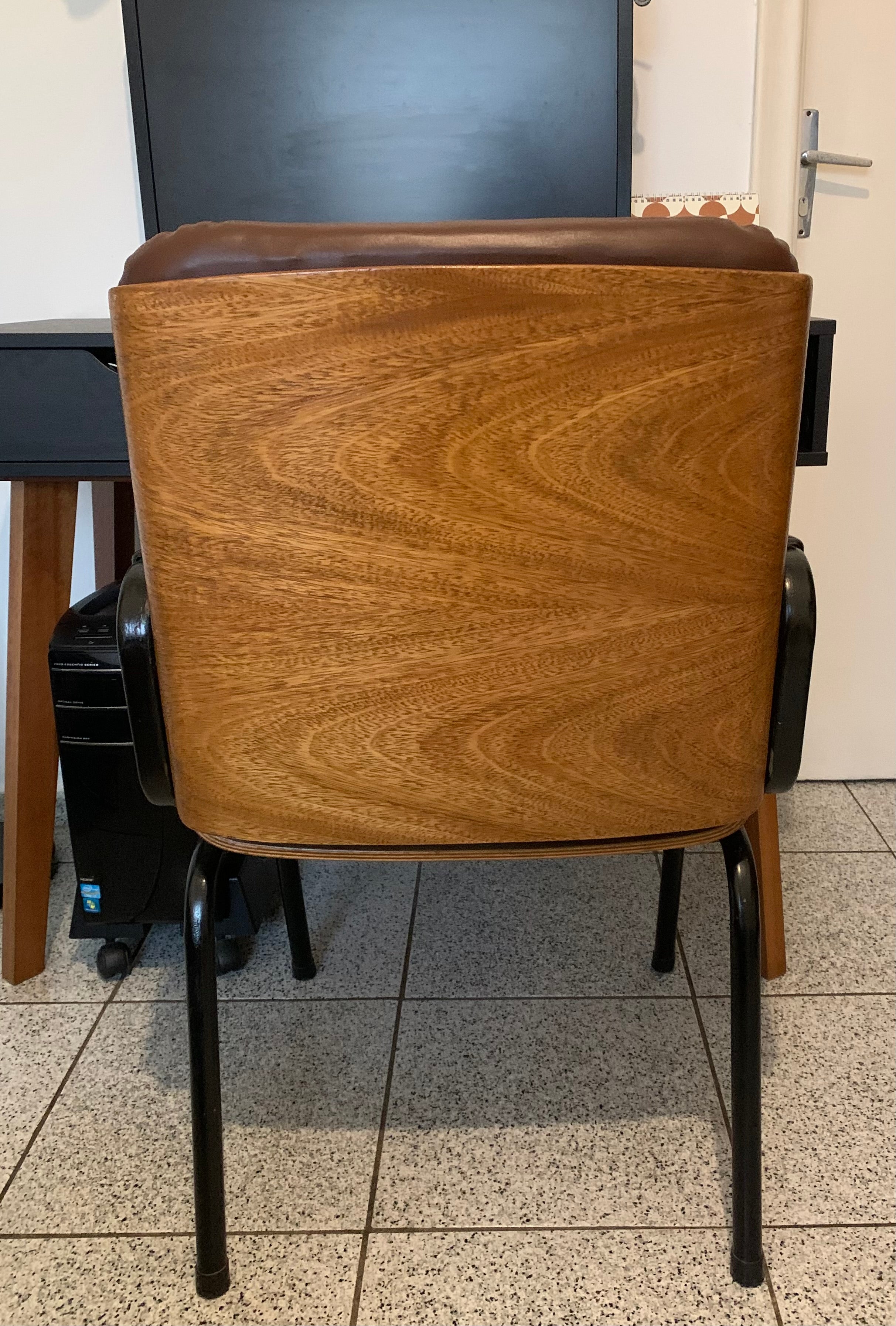 Cadeira escritório vintage em madeira estofada couro* marrom 