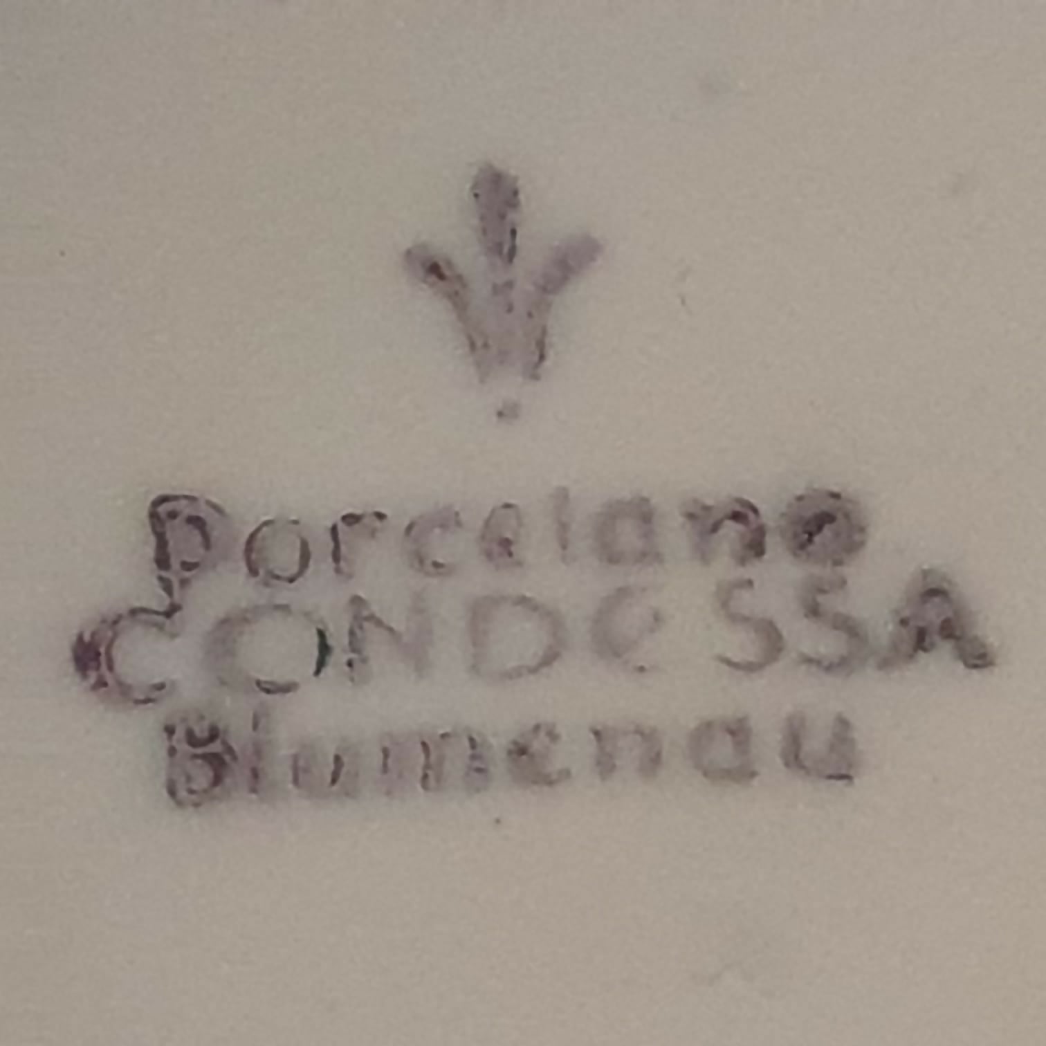 Jogo de xícaras de chá vintage, Porcelana Condessa, decorado com desenho de gueixas. Muito lindo e raro.