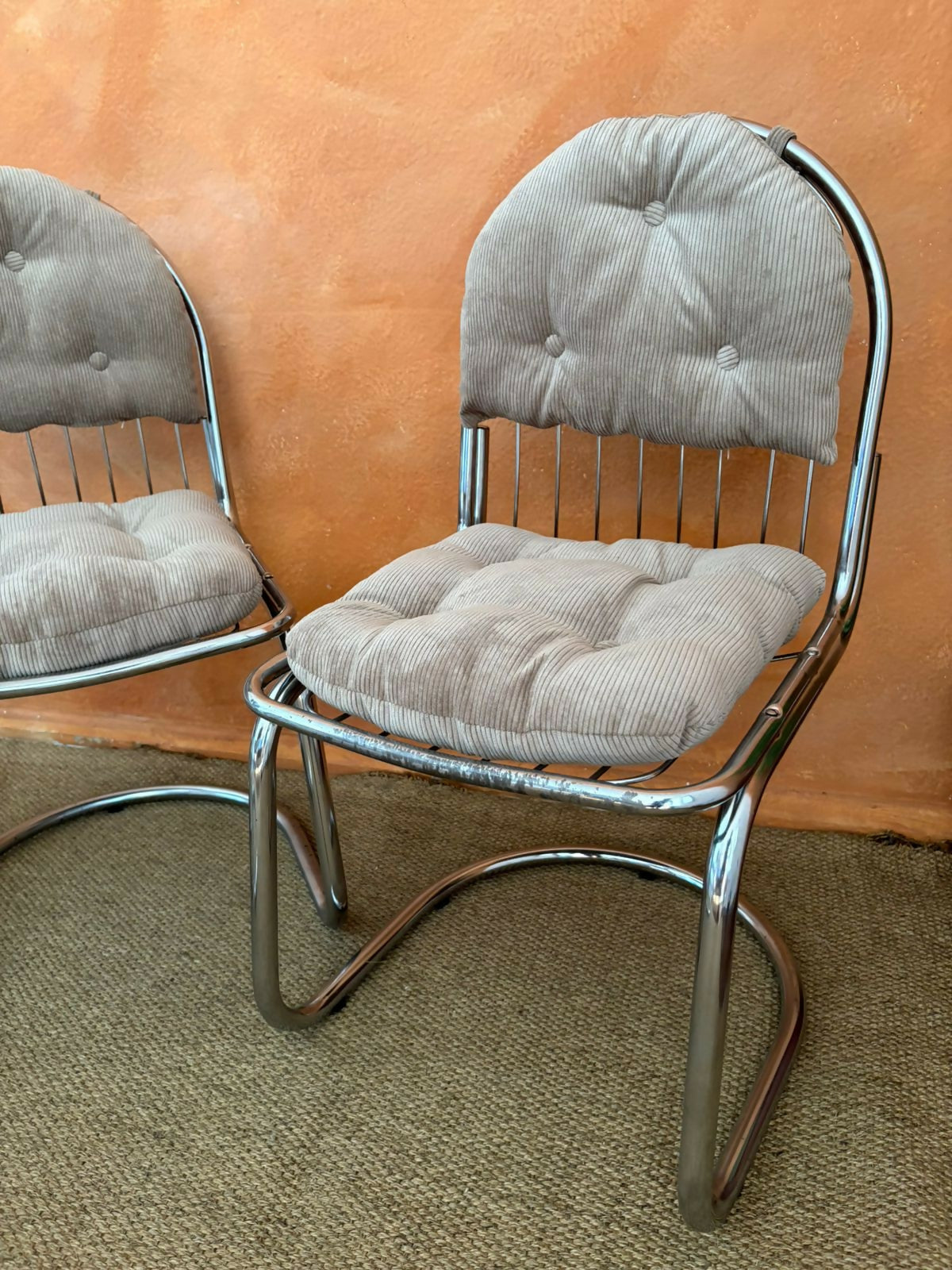 cadeiras Pozza 70’s em metal cromado tubular (valor individual)