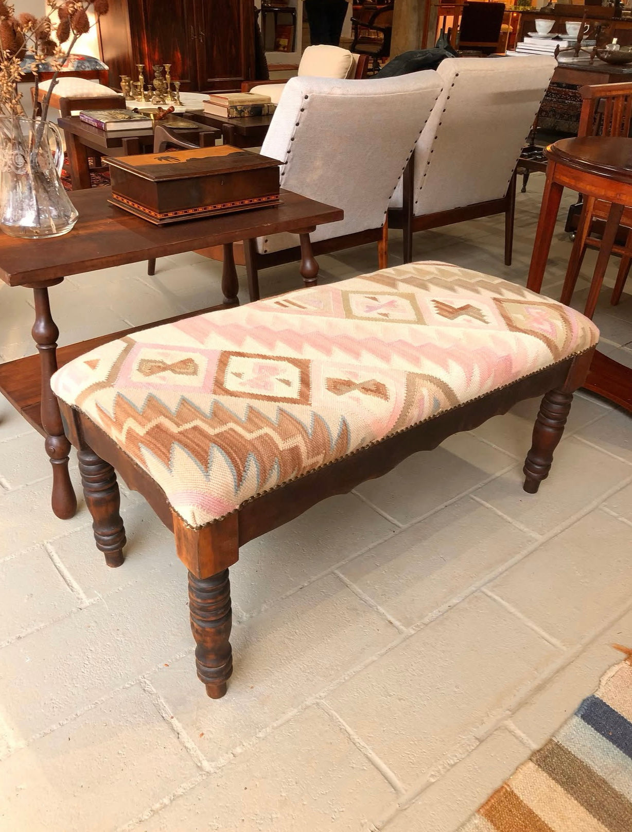 Banquetas anos 50 com kilim