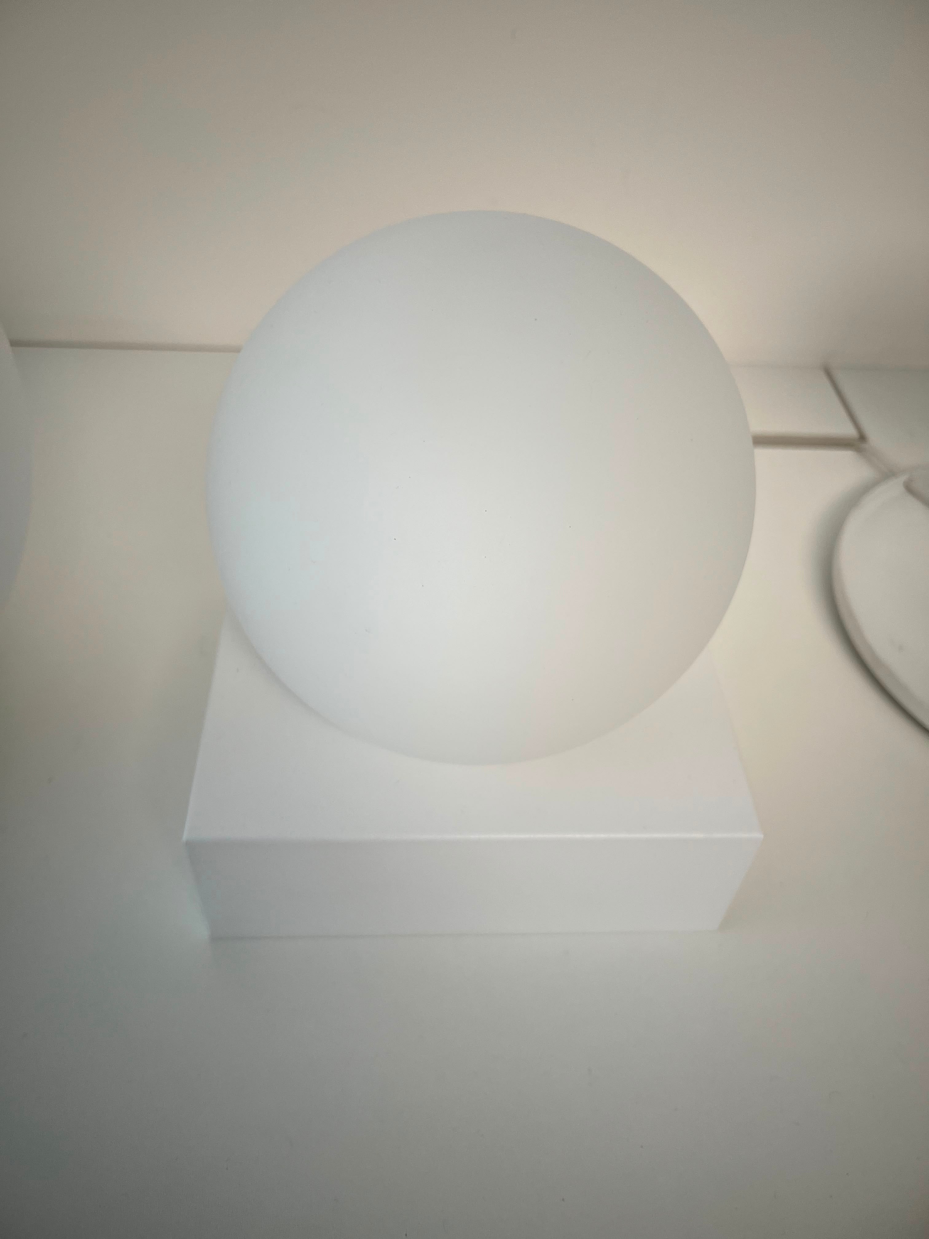 LUMINARIA DE MESA SPOTLINE GLOBO BASE QUADRADA 24X20X20