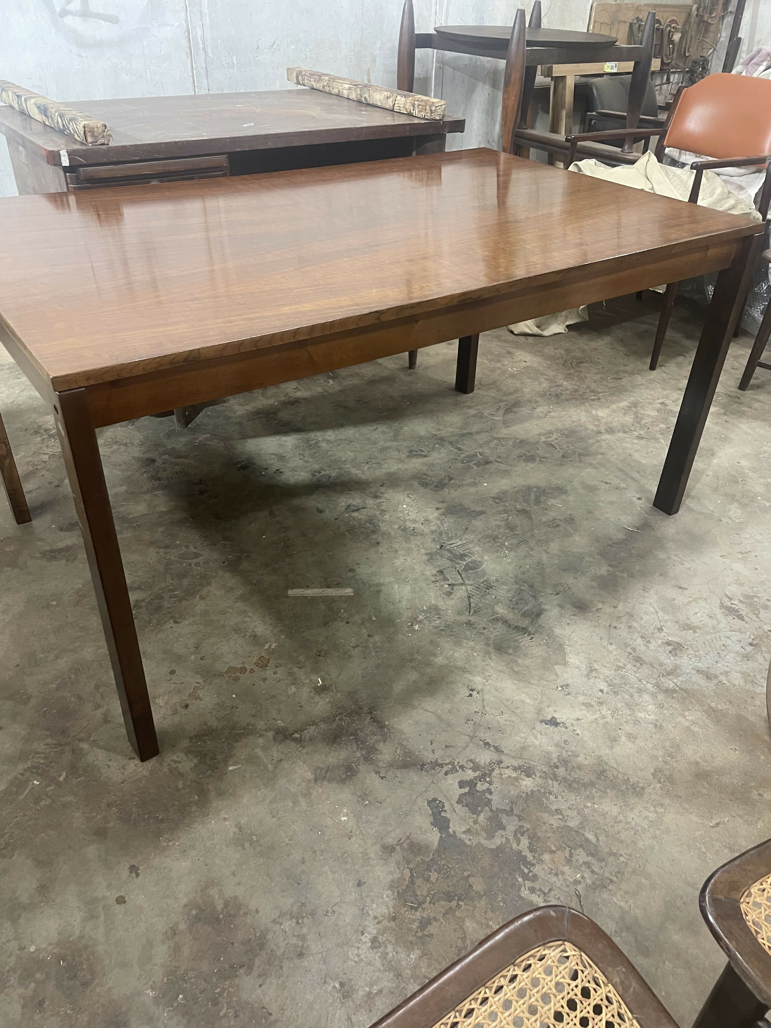 Mesa de Jantar Michel Arnoult madeira imbuia - toda de encaixe
