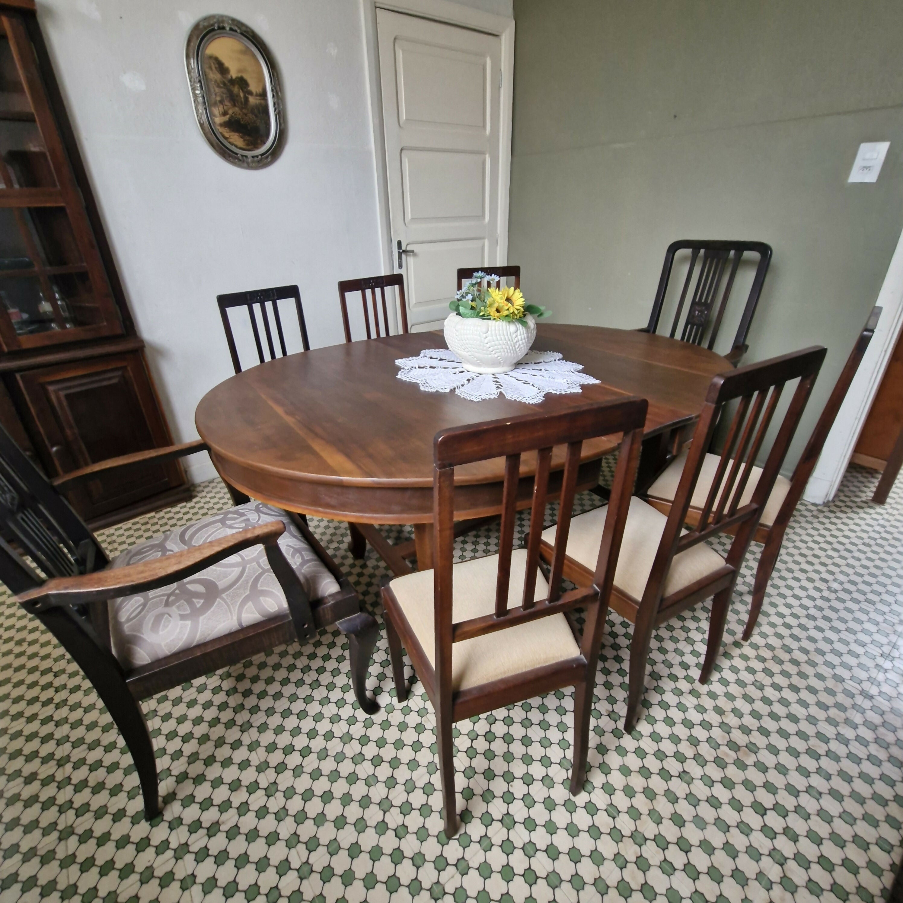 Jogo de Jantar Art Deco com mesa oval e 8 cadeiras