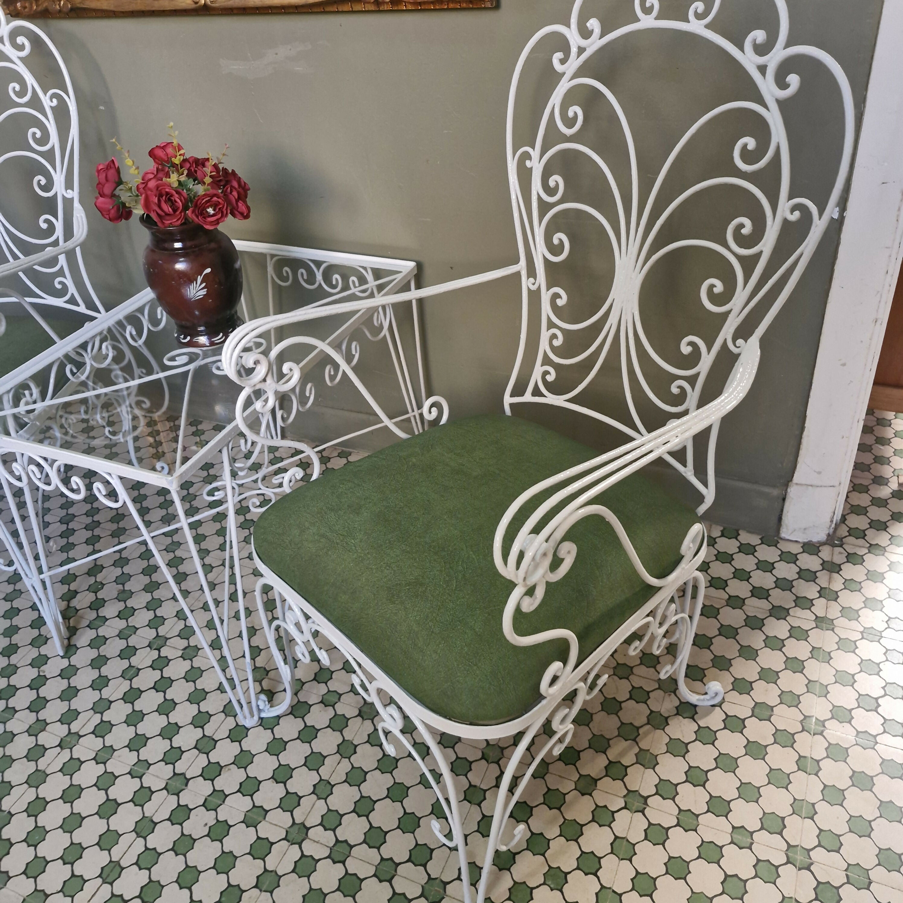 Jogo de Jardim - 2 poltronas com mesinha