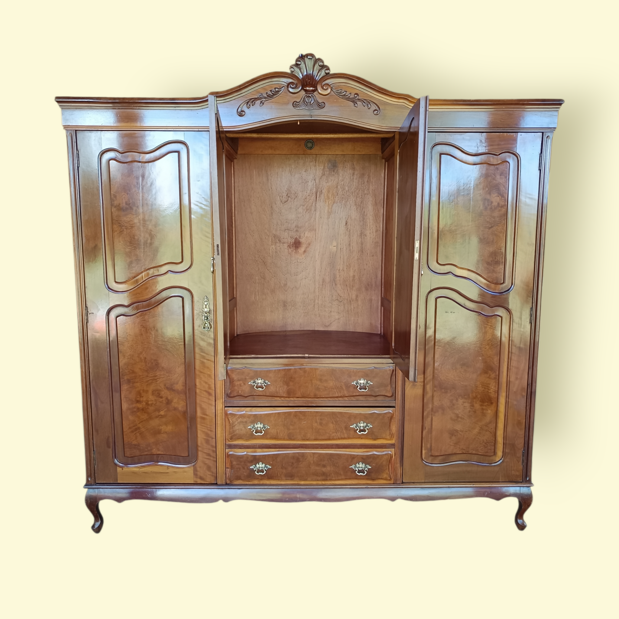 Luxuoso Guarda Roupas Luís XV