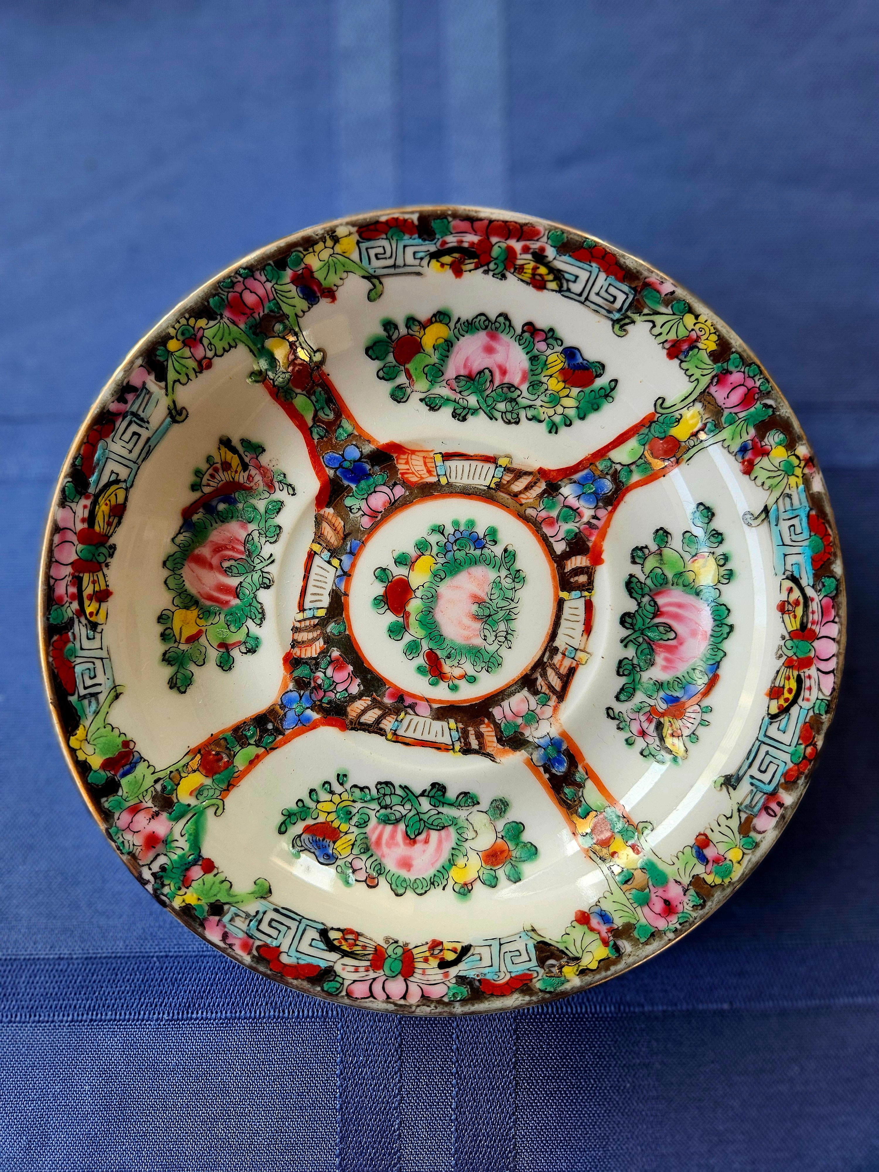 Pratos Decorativos Porcelana Rosa Cantão - Marca Lotus Blooms - lote 3 peças