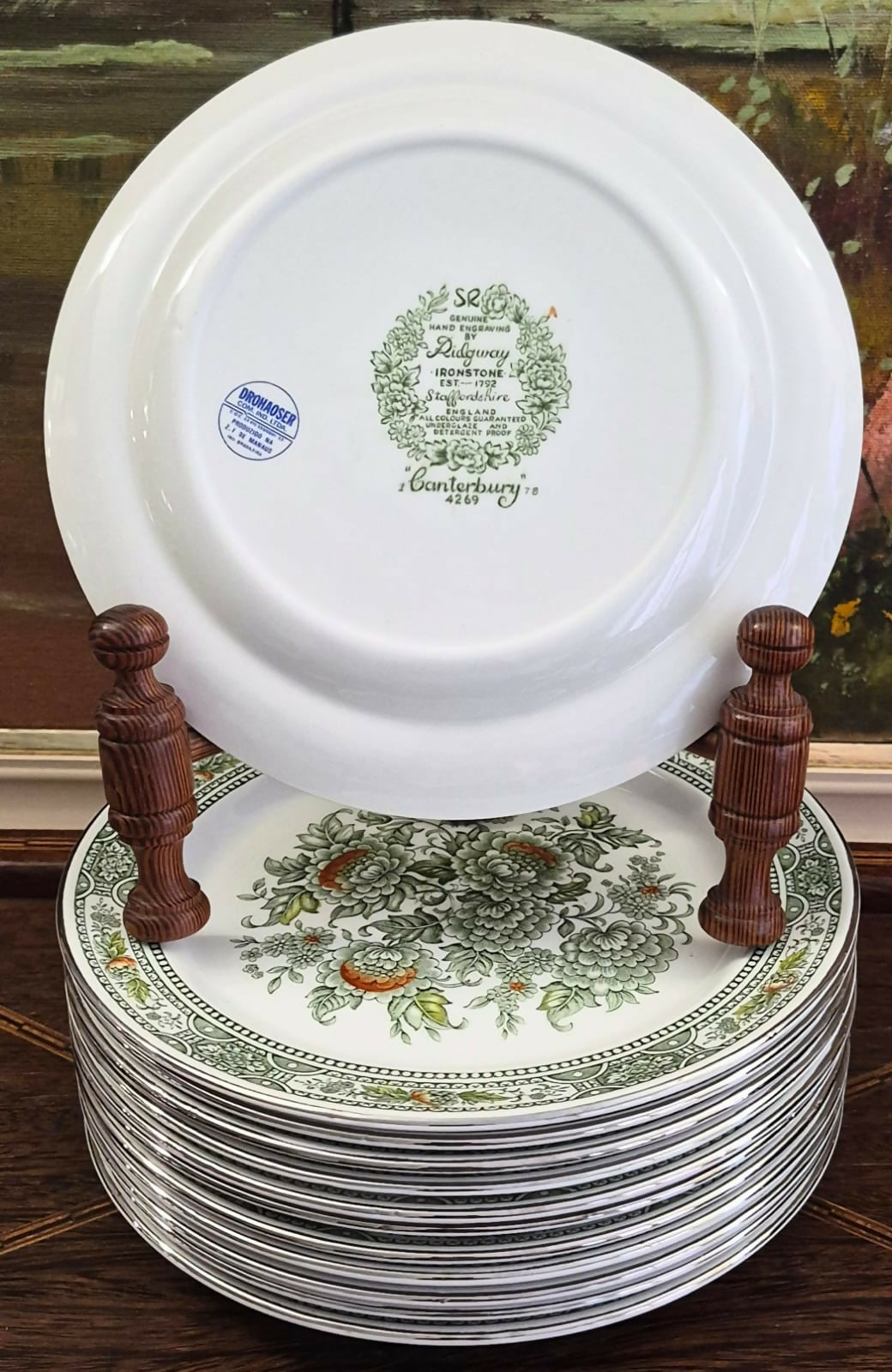 Maravilhoso conjunto de pratos em ironstone inglês Ridgway, modelo Canterbury 4269, com selo Drohaoser, anos 60.