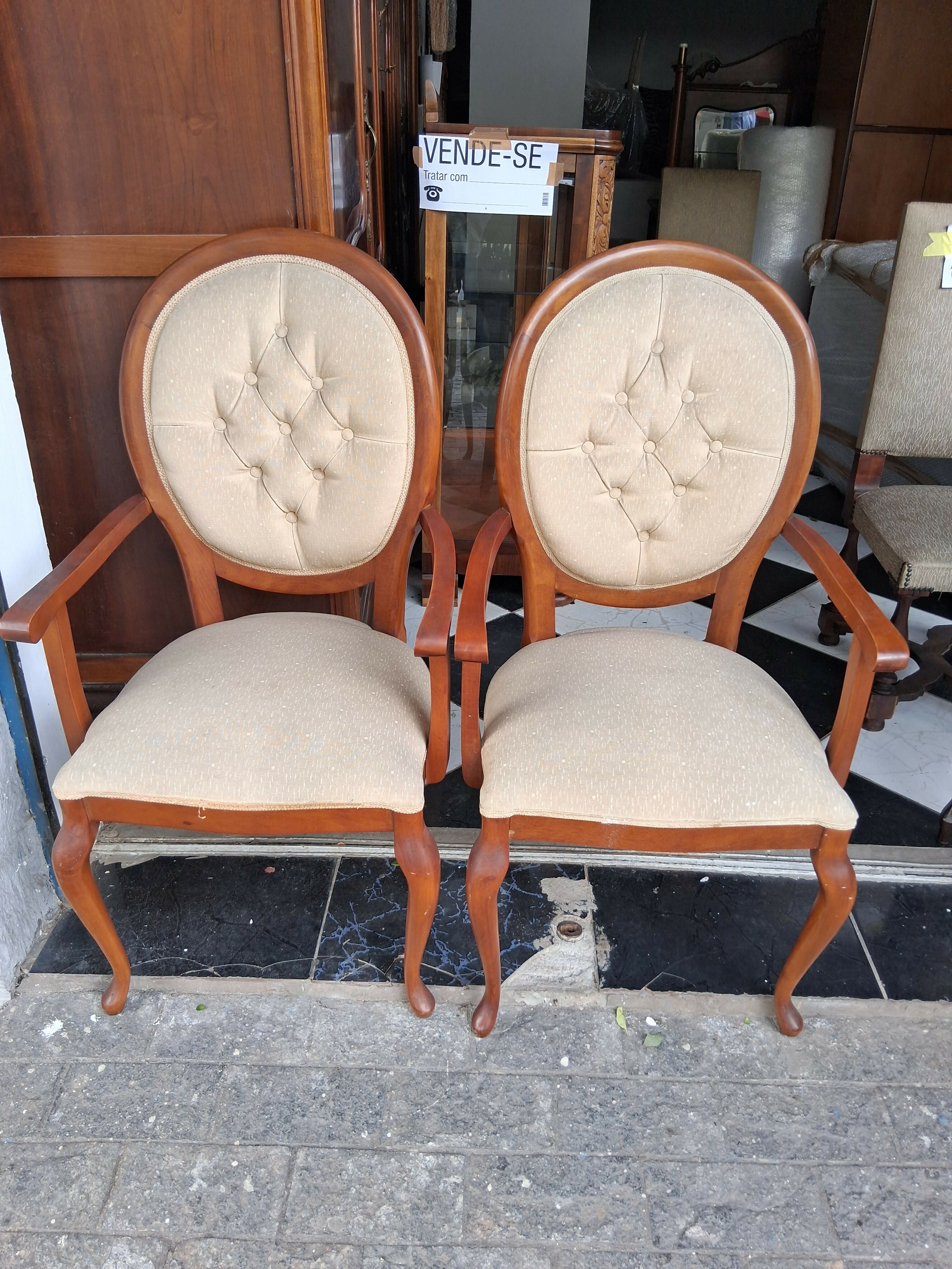 Par de Cadeira Medalhão